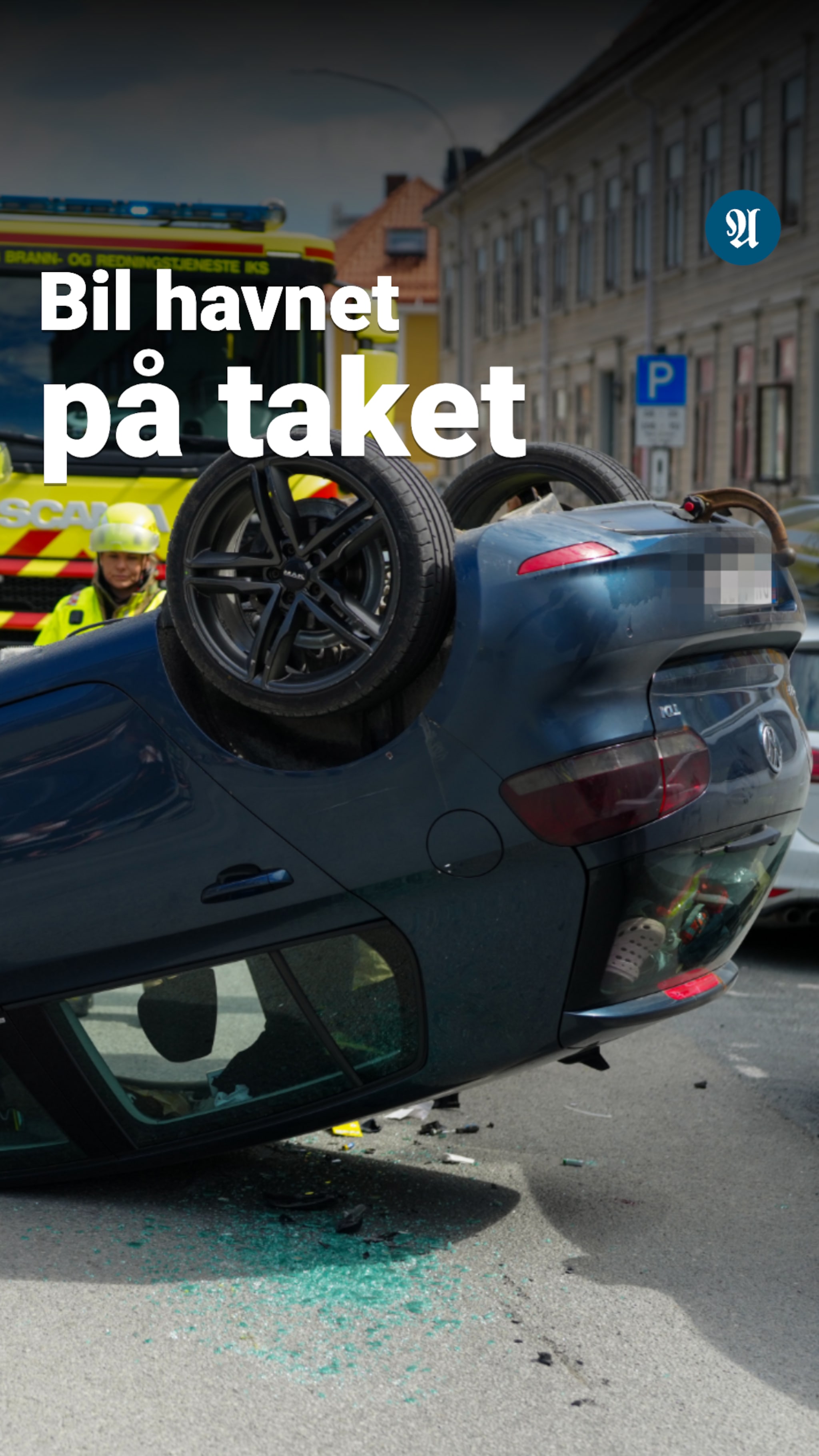Bil havnet på taket etter ulykke i Midtbyen