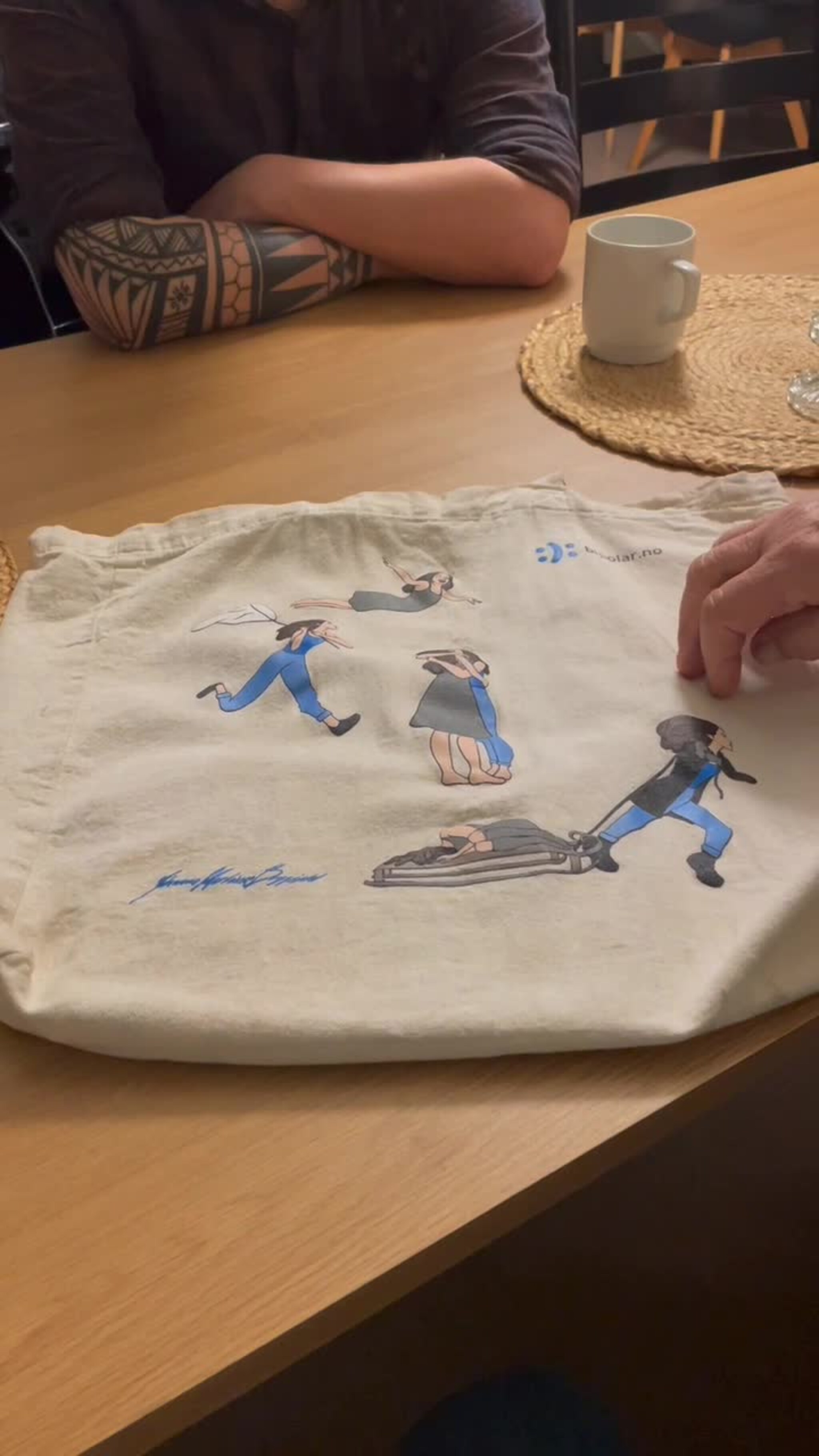 Kunst-teia viser svingningene