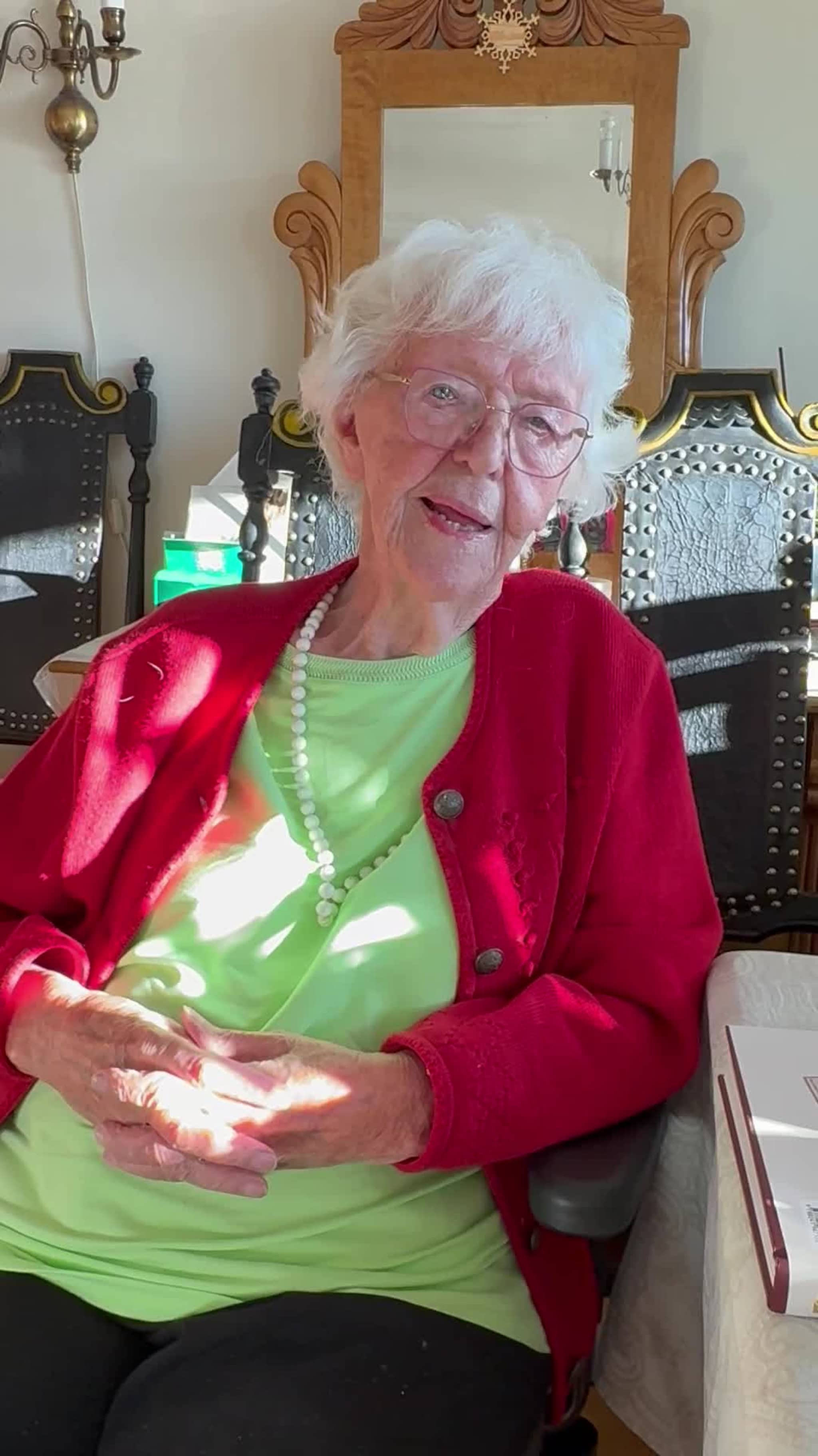 101-åringen synger «O Jul Med Din Glede»