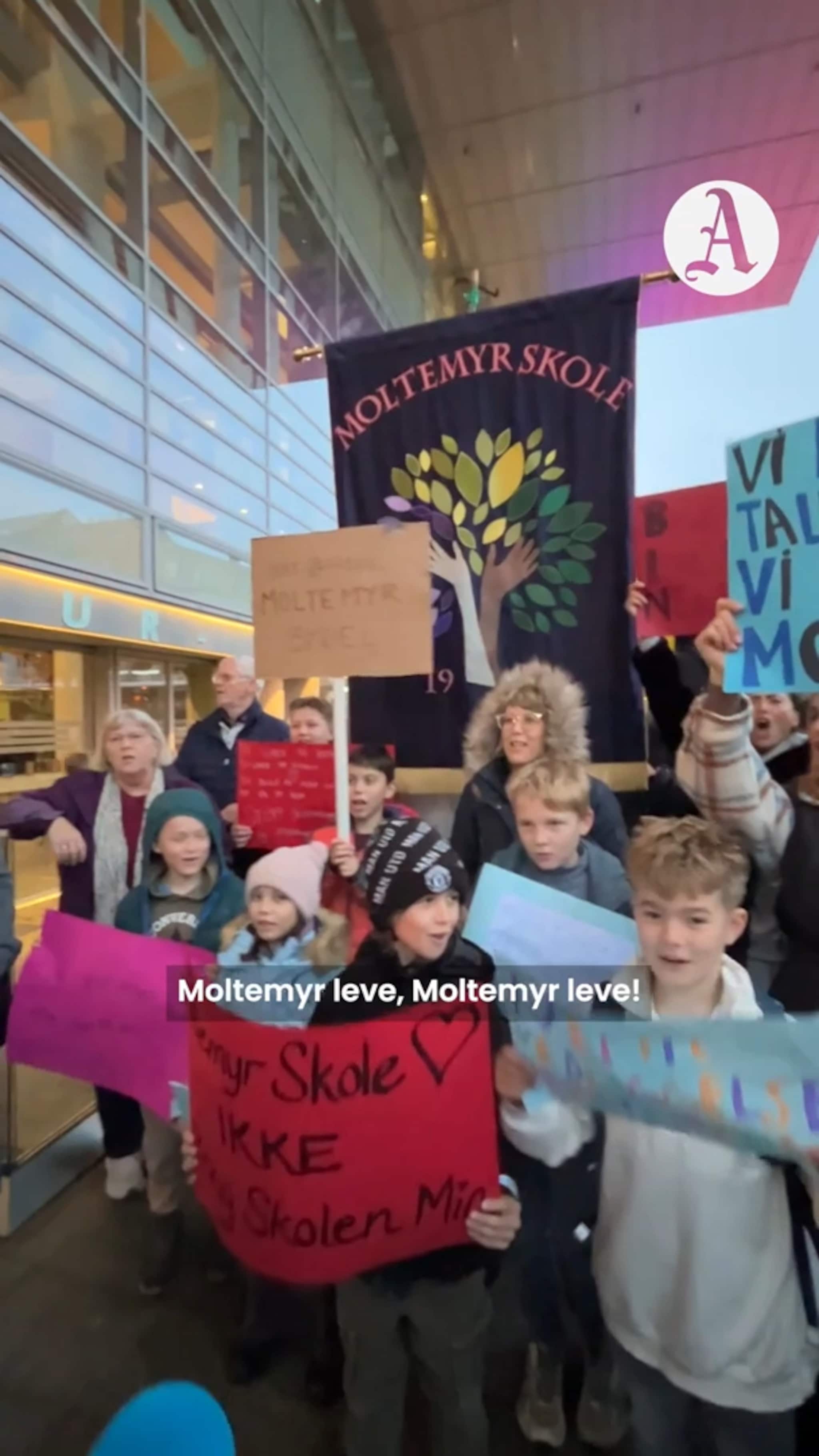 Demonstrerte mot skolenedleggelse