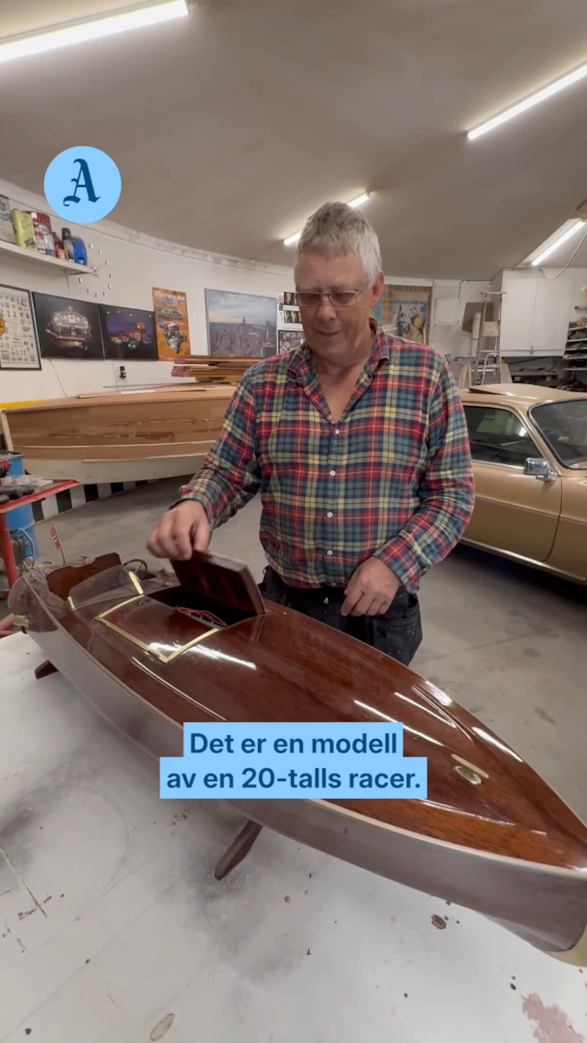 Bygger retro racerbåt