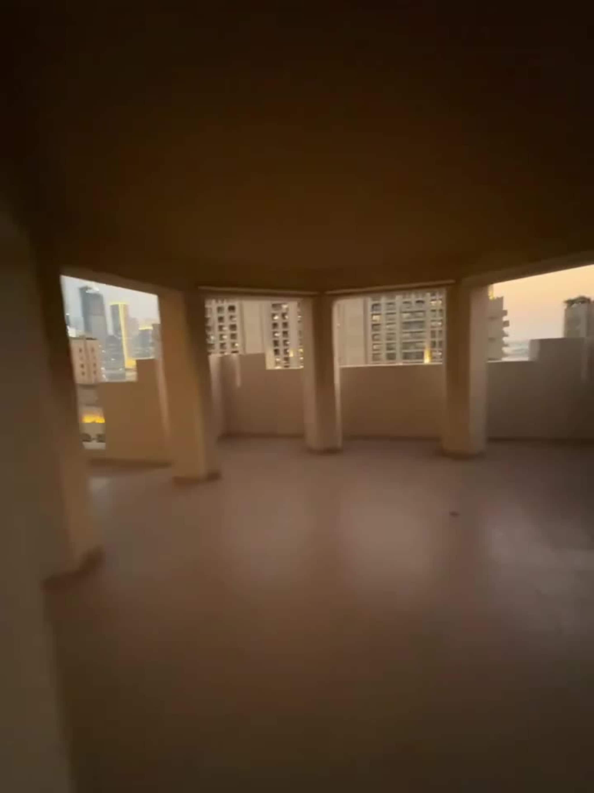 Rakett slår ned ved hotell i Dubai