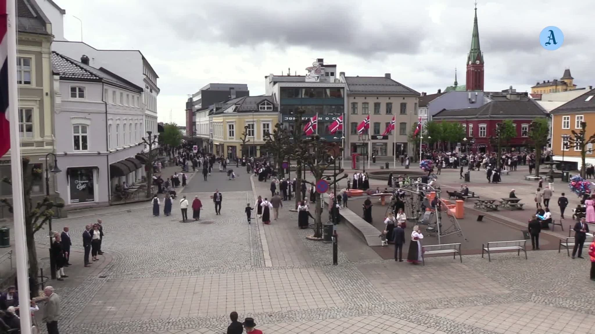 17. Mai - se barnetoget i Arendal direkte