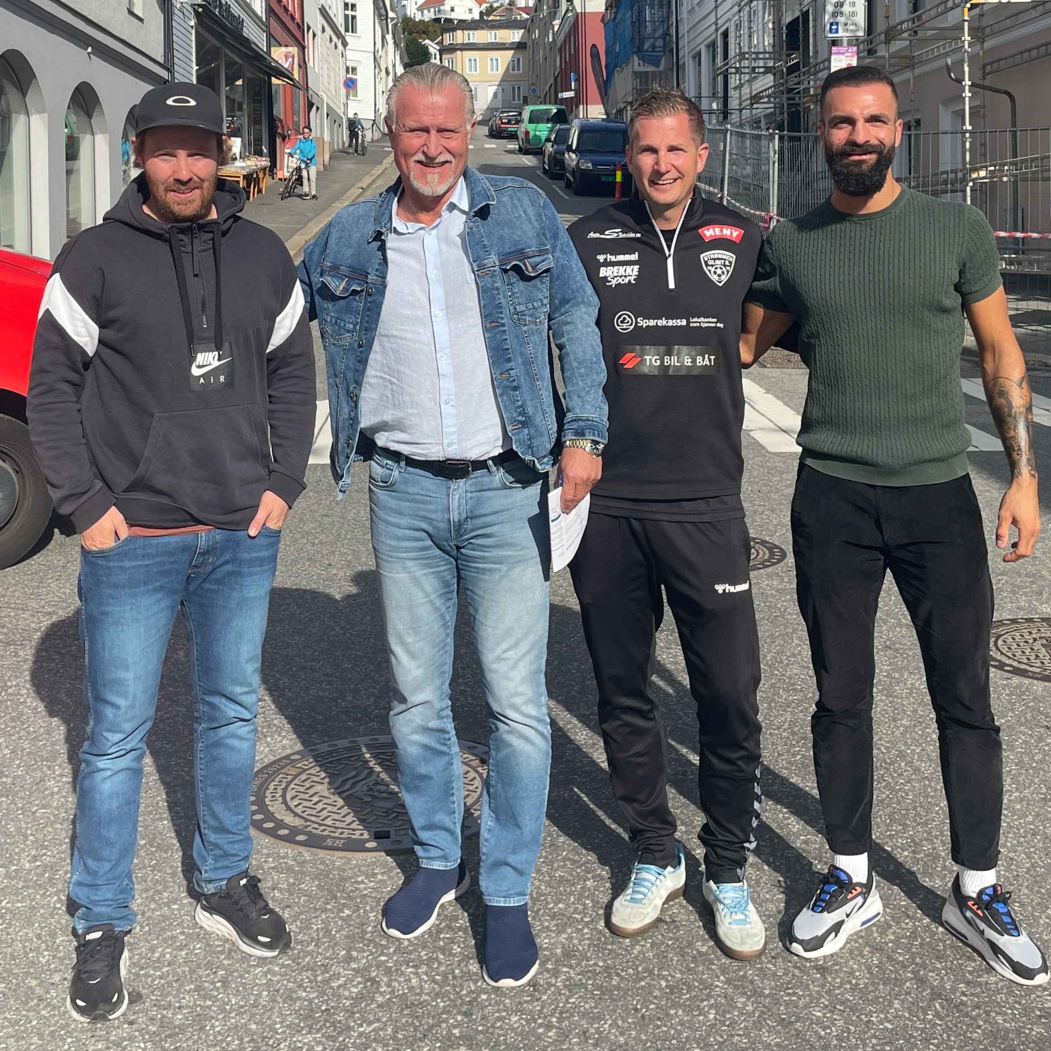 – Han ville jeg skulle komme inn på banen på en hest