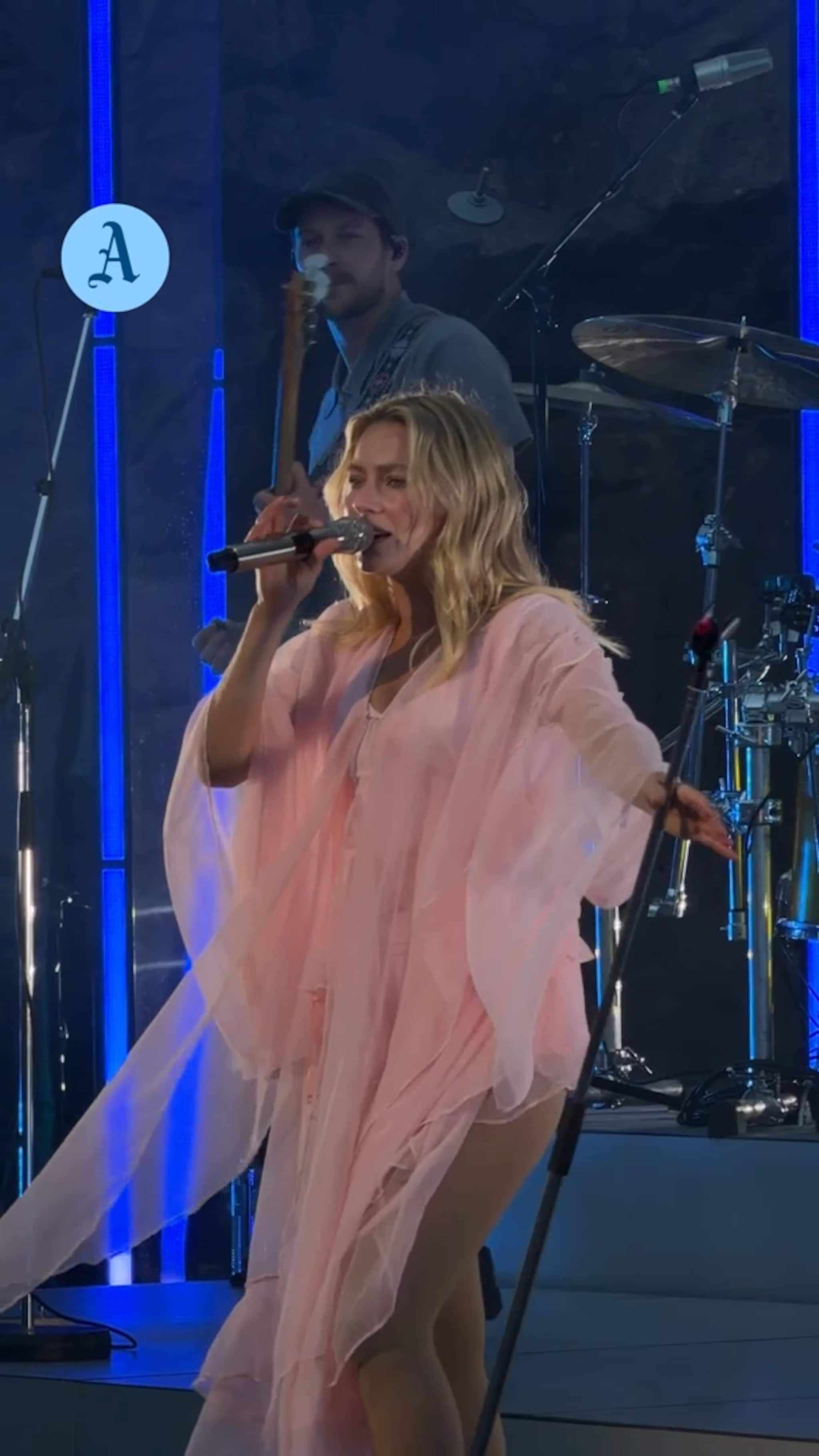Lange køer før Astrid S i Fjæreheia