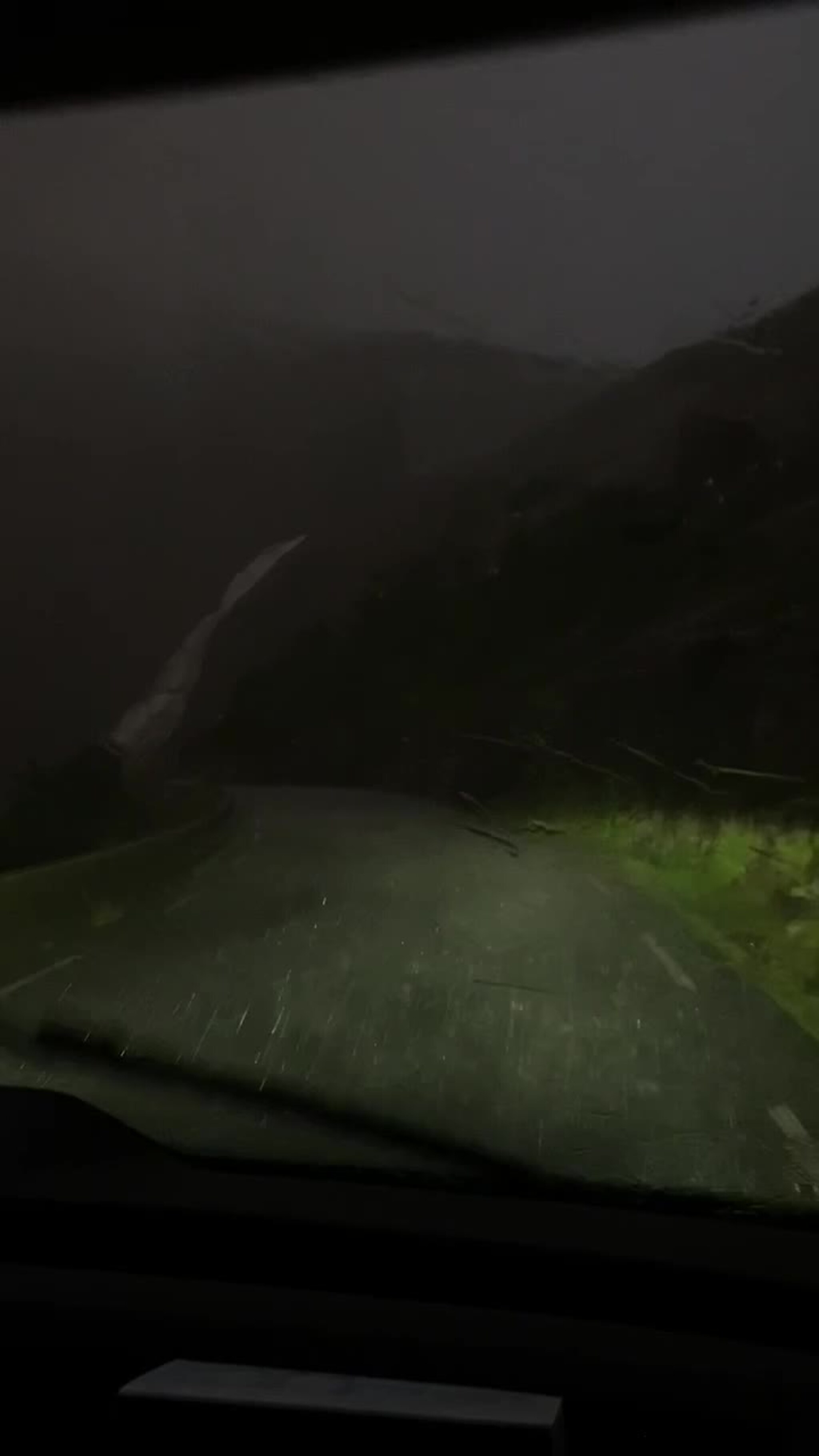 Dårlig sikt ned Trollstigen.mov