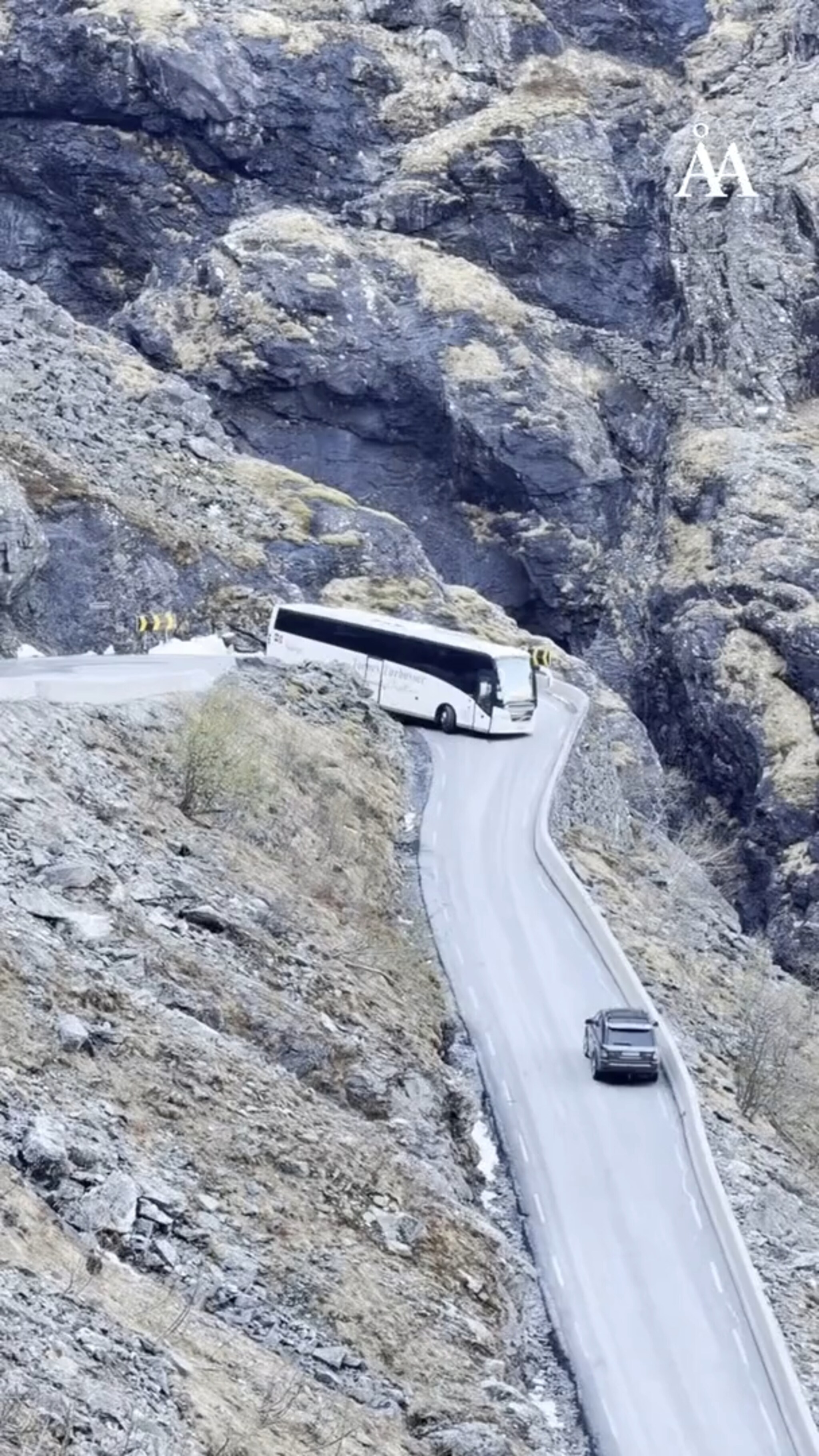 Står fast i Trollstigen