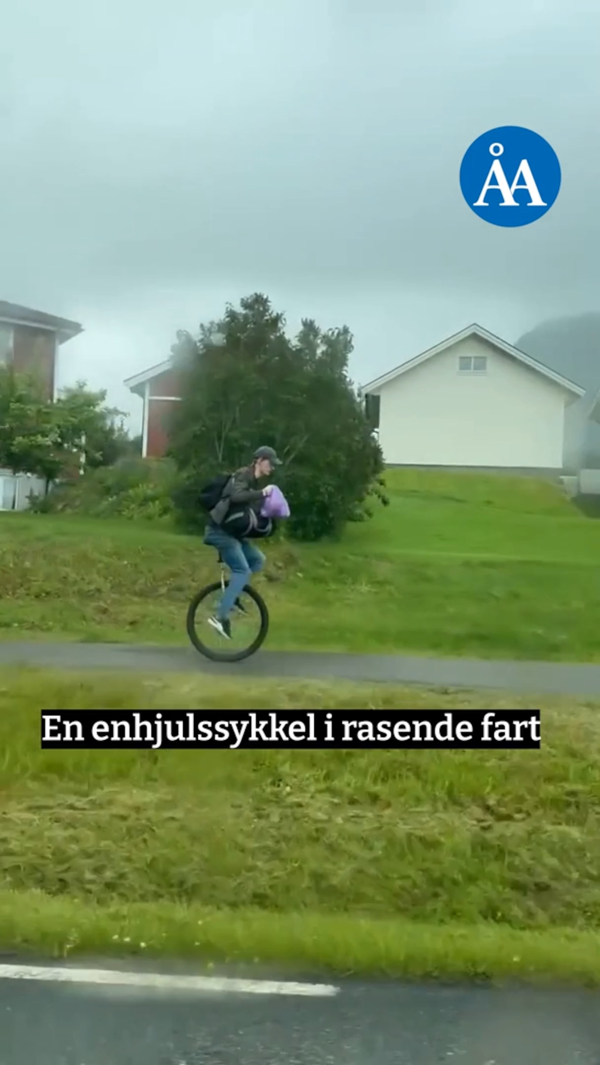 Enhjulssykkel i rasende tempo