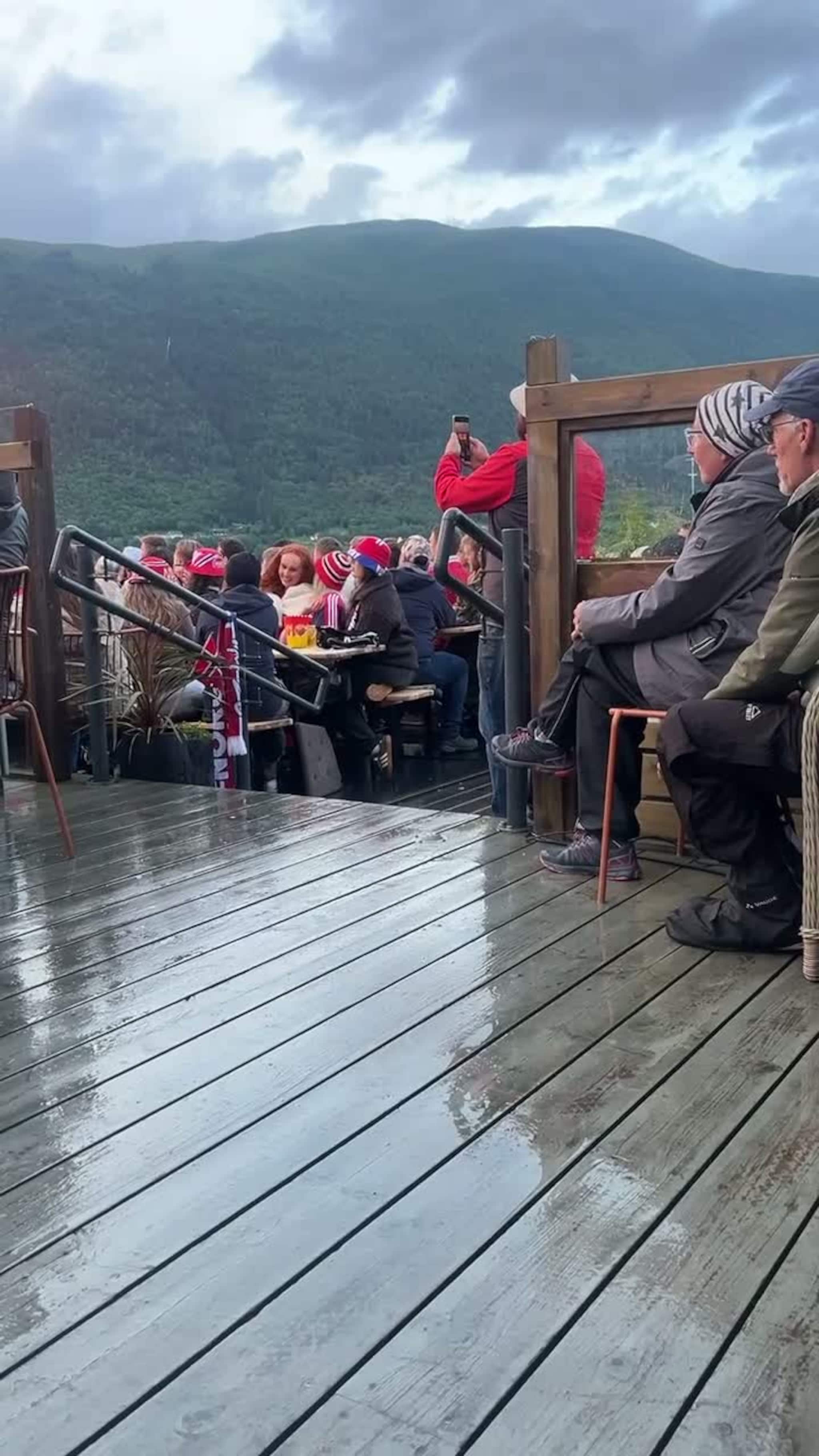 Se jubelen fra Tindekaia da Nyland reddet straffen