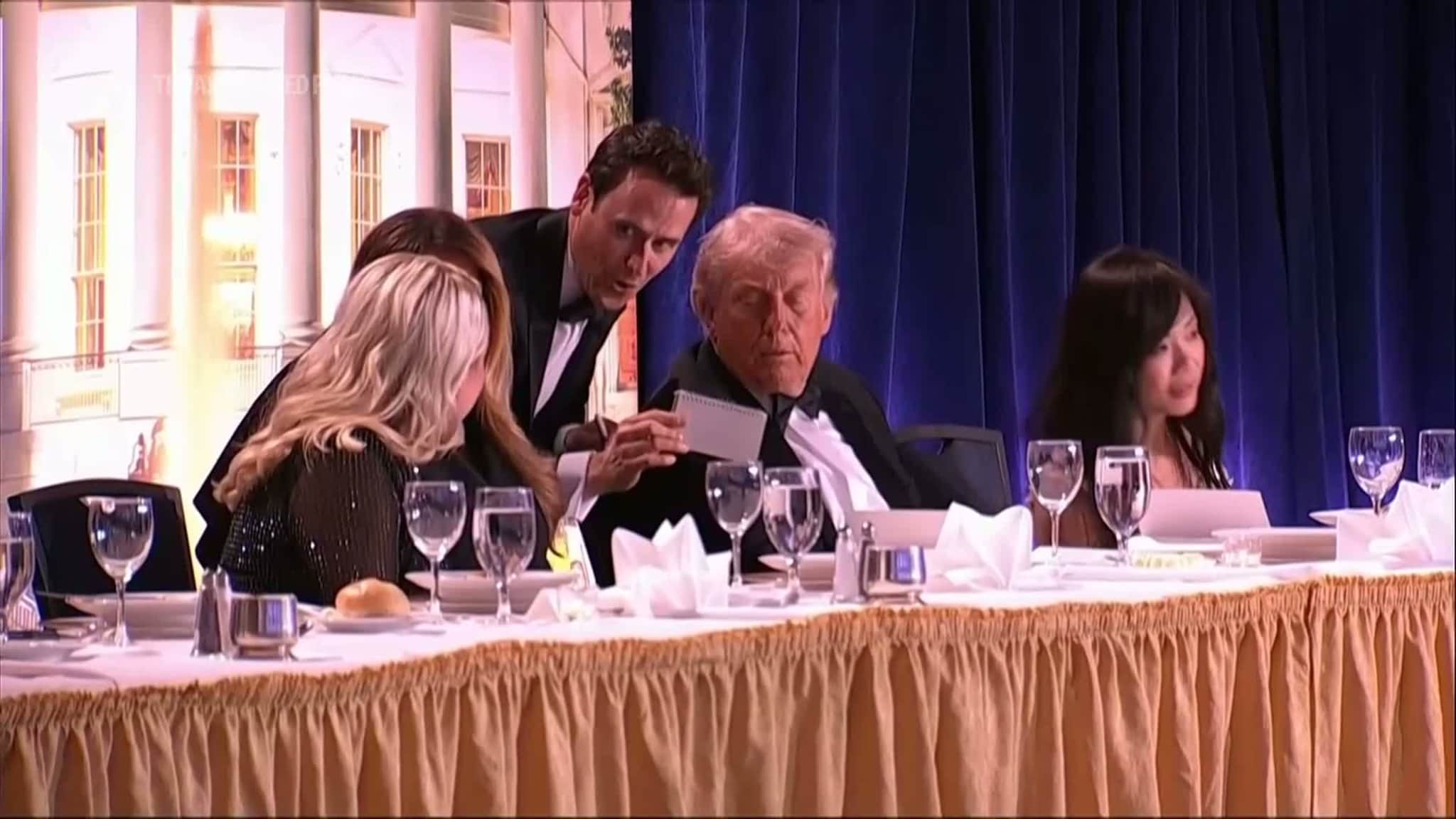 Mange spør seg hvordan det kunne skje. Dette vet vi om de dramatiske minuttene.