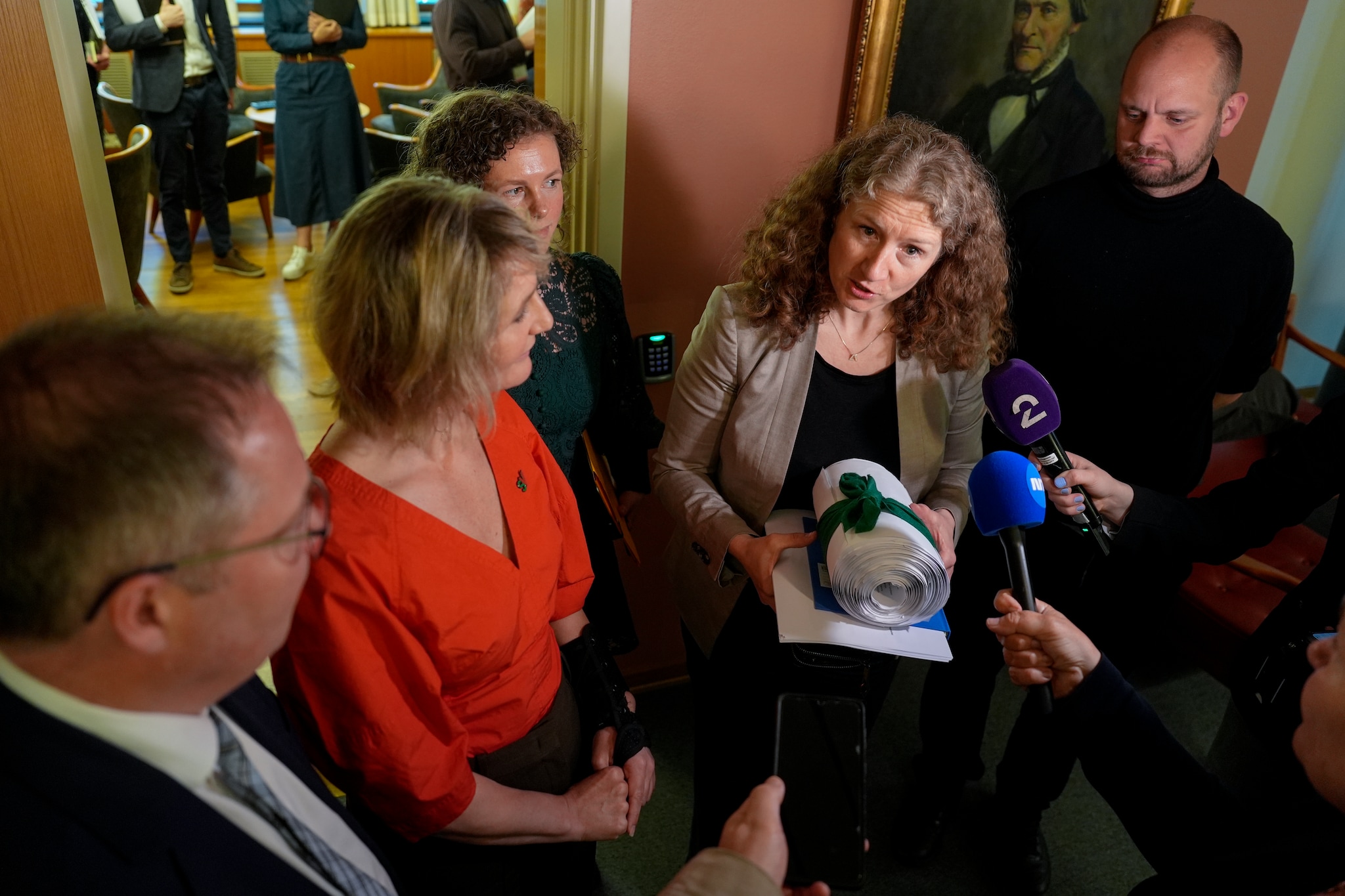 Enige om revidert nasjonalbudsjett – kutter prisen på månedskort igjen