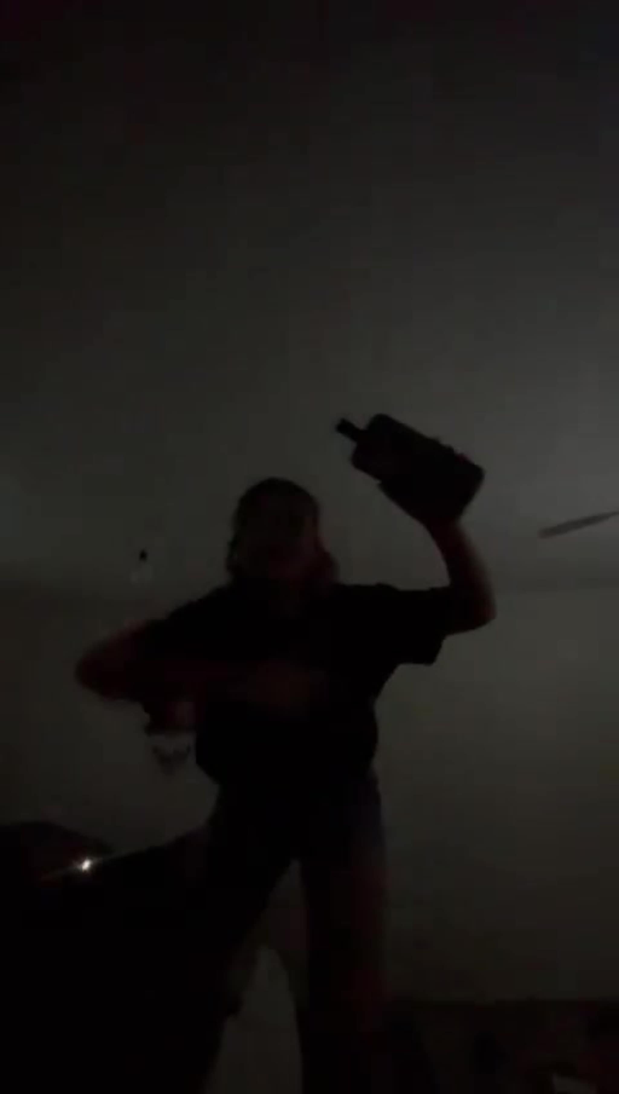 Danser til Donald Trumps ord mens bombene faller over Teheran