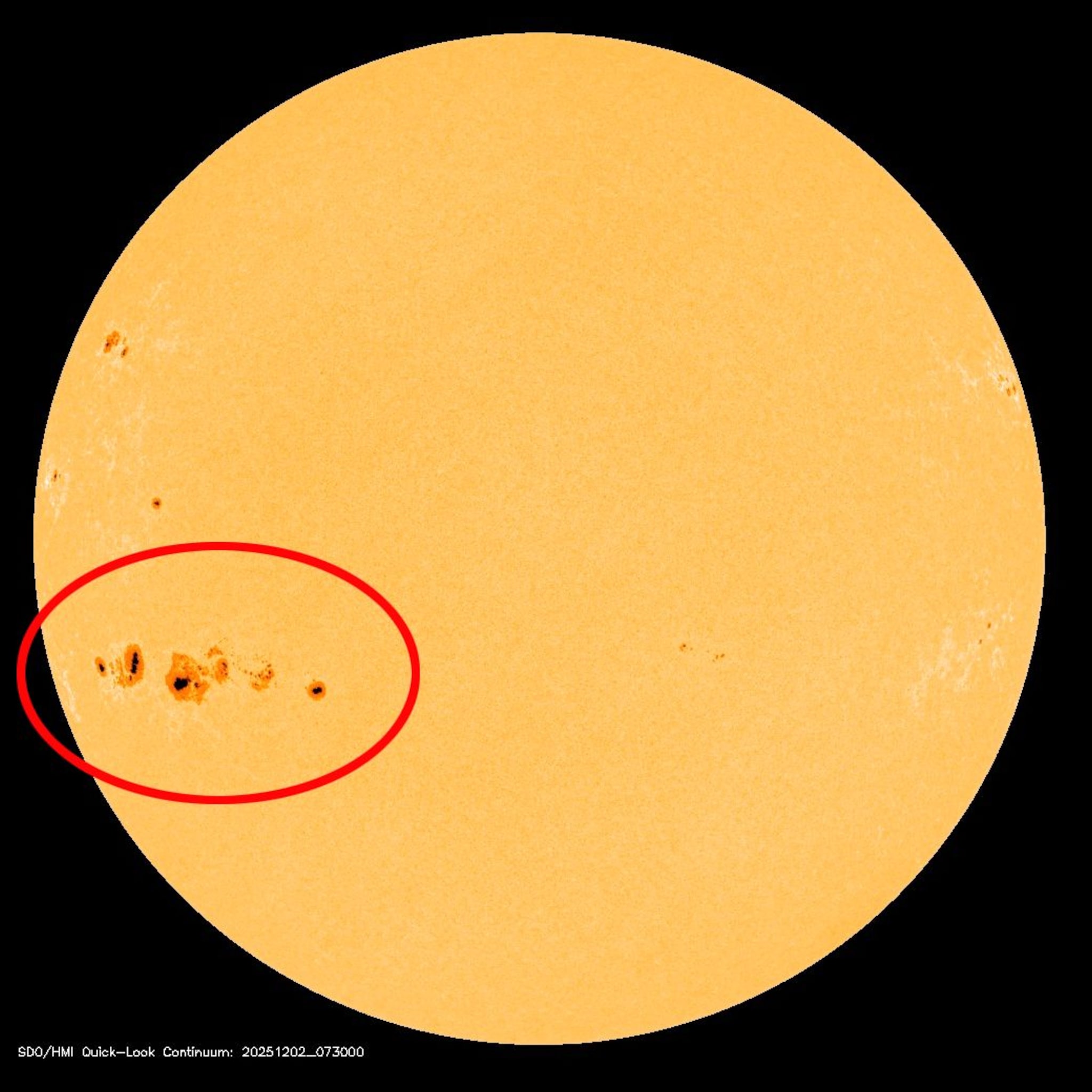 Flekken er 14 ganger større enn jorden. Nå kan den skape trøbbel hos oss.