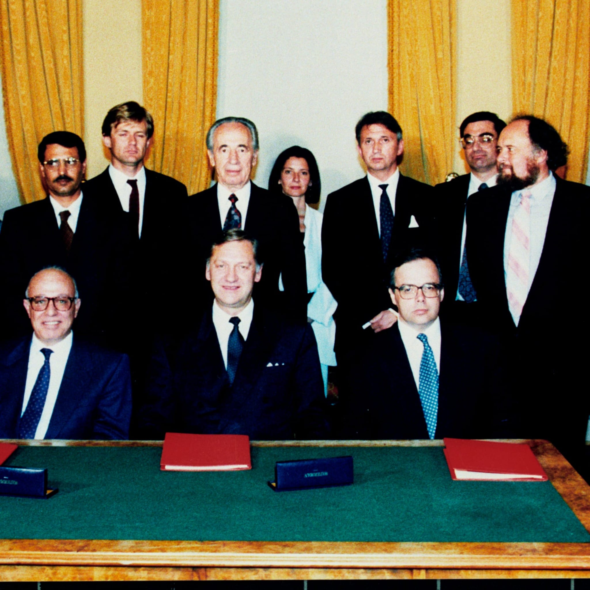 Granskningskommisjon skal gå tilbake til prosessen som ledet til Oslo-avtalen i 1993