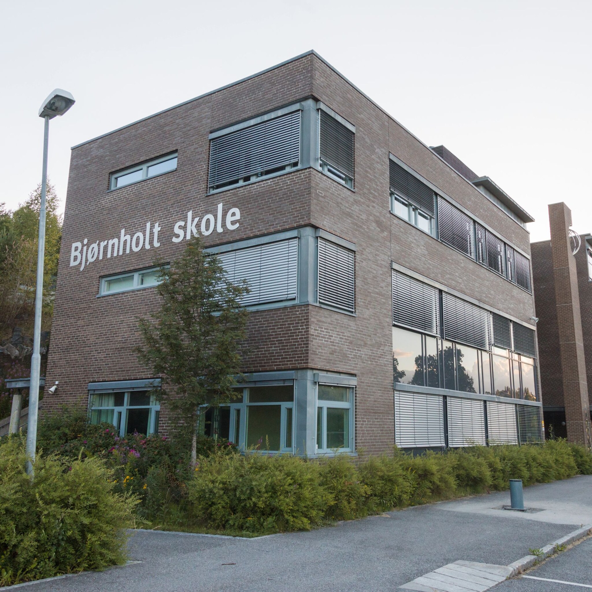 Vold med «skarp gjenstand» på videregående skole i Oslo