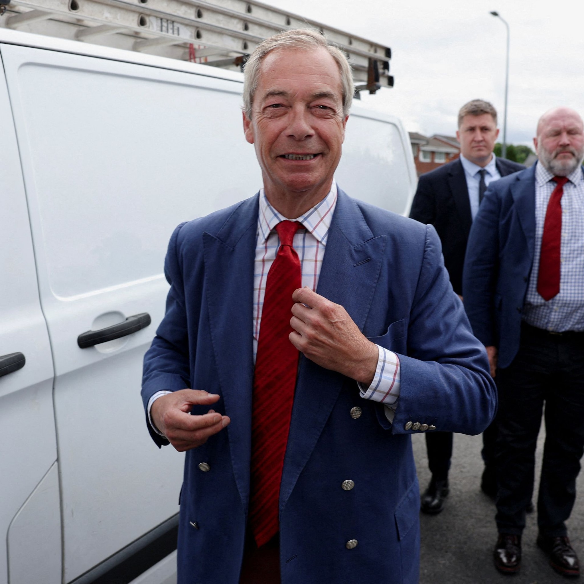 Reform UK-leder Nigel Farage trekker seg fra parlamentet