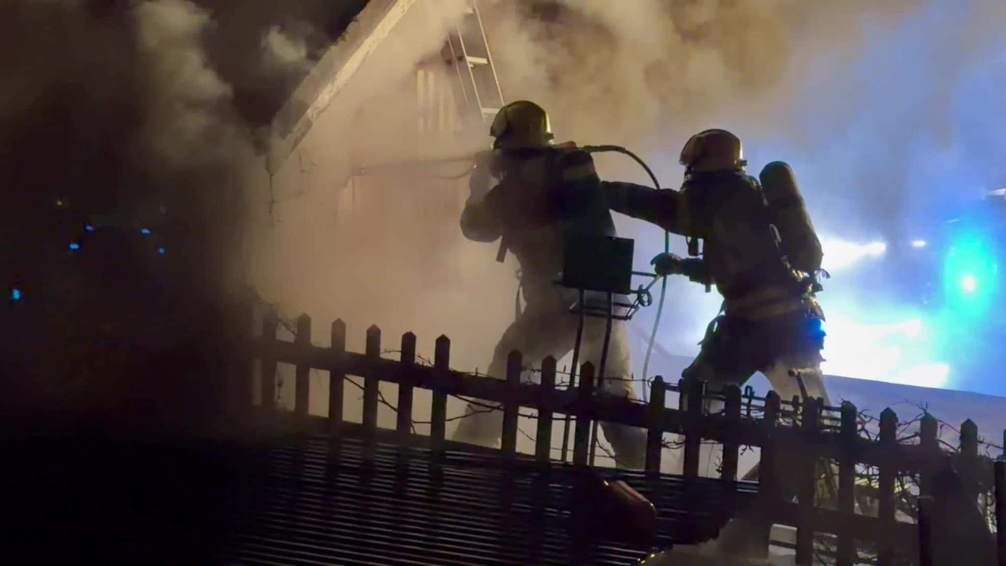 Her jobber brannmannskapet mot varmen