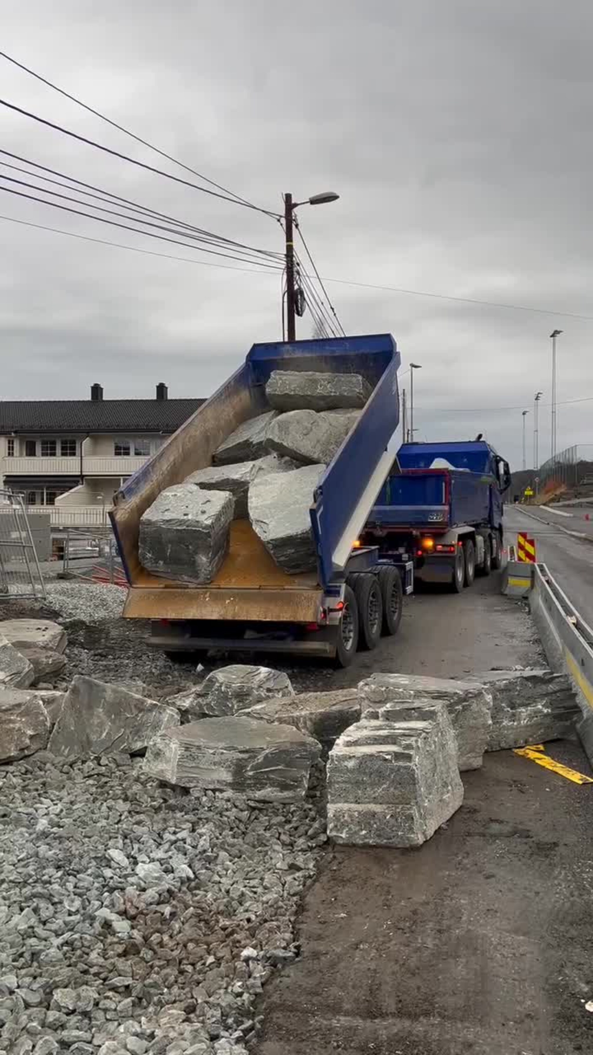 Stein frå Alta til ny mur på Garnes