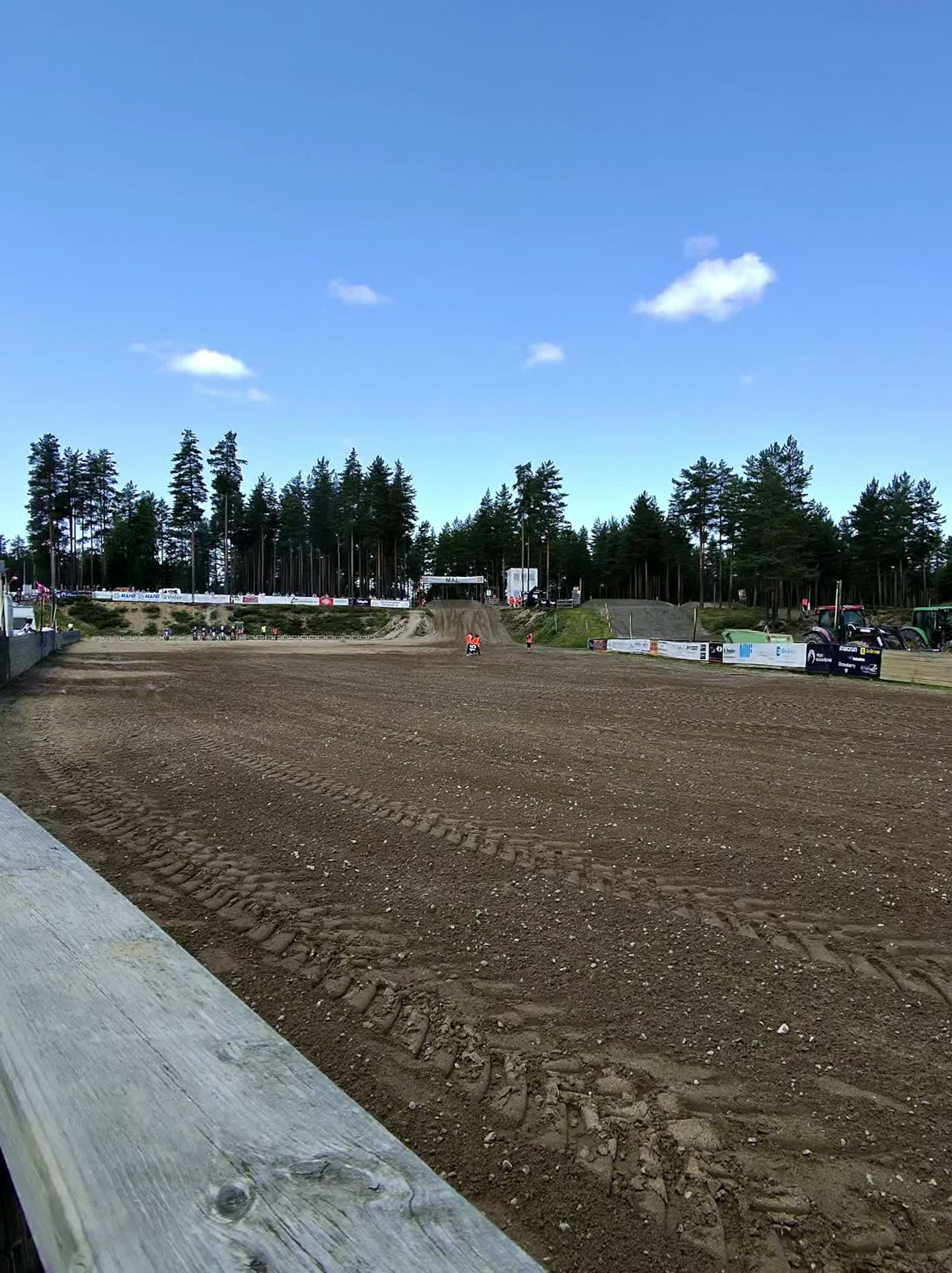 Ariel leder i finaleheatet i speedcross-NM