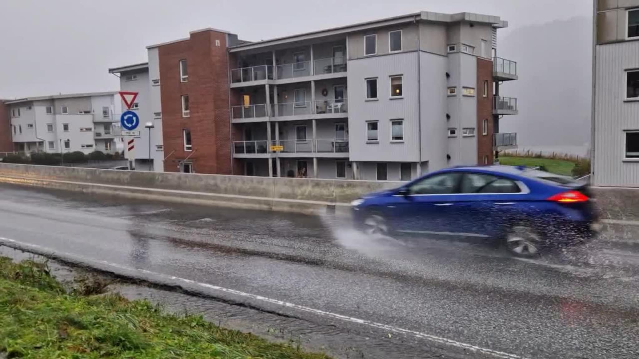 Mindre vannsamling på Garnesvegen