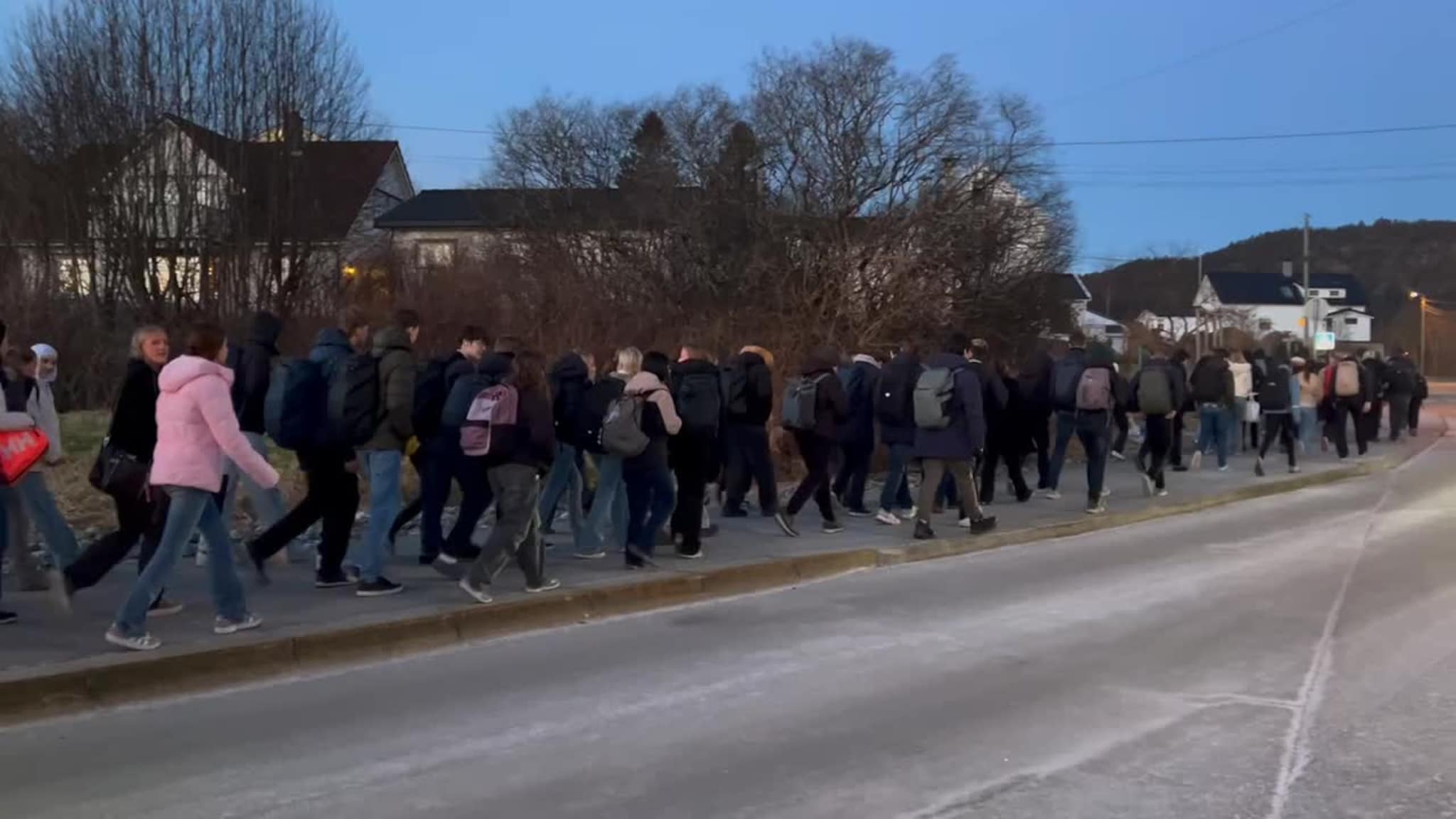 Åstveit-elever på vei til Garnesstølen