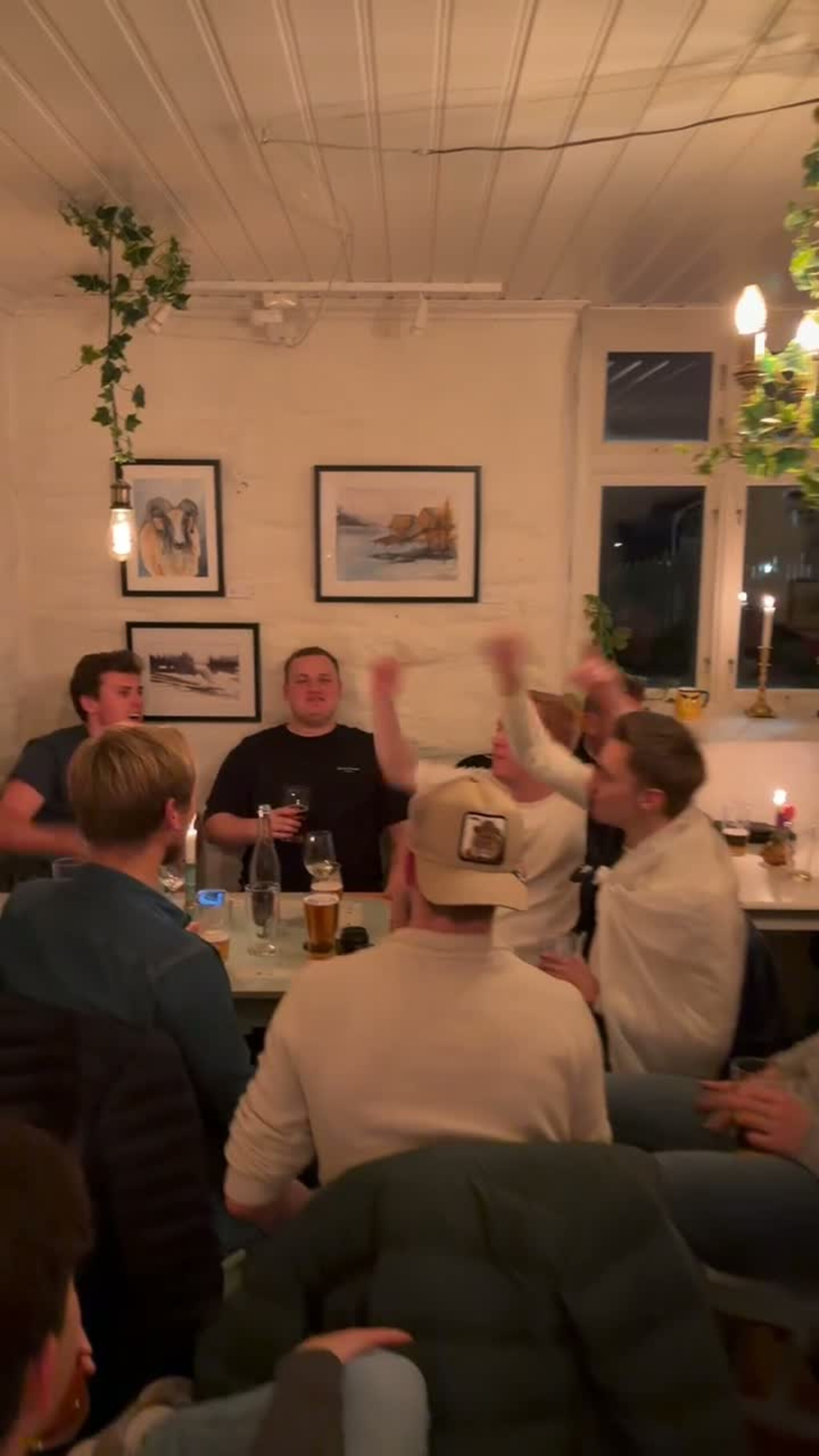 Her blir det feiring til langt ut på natta