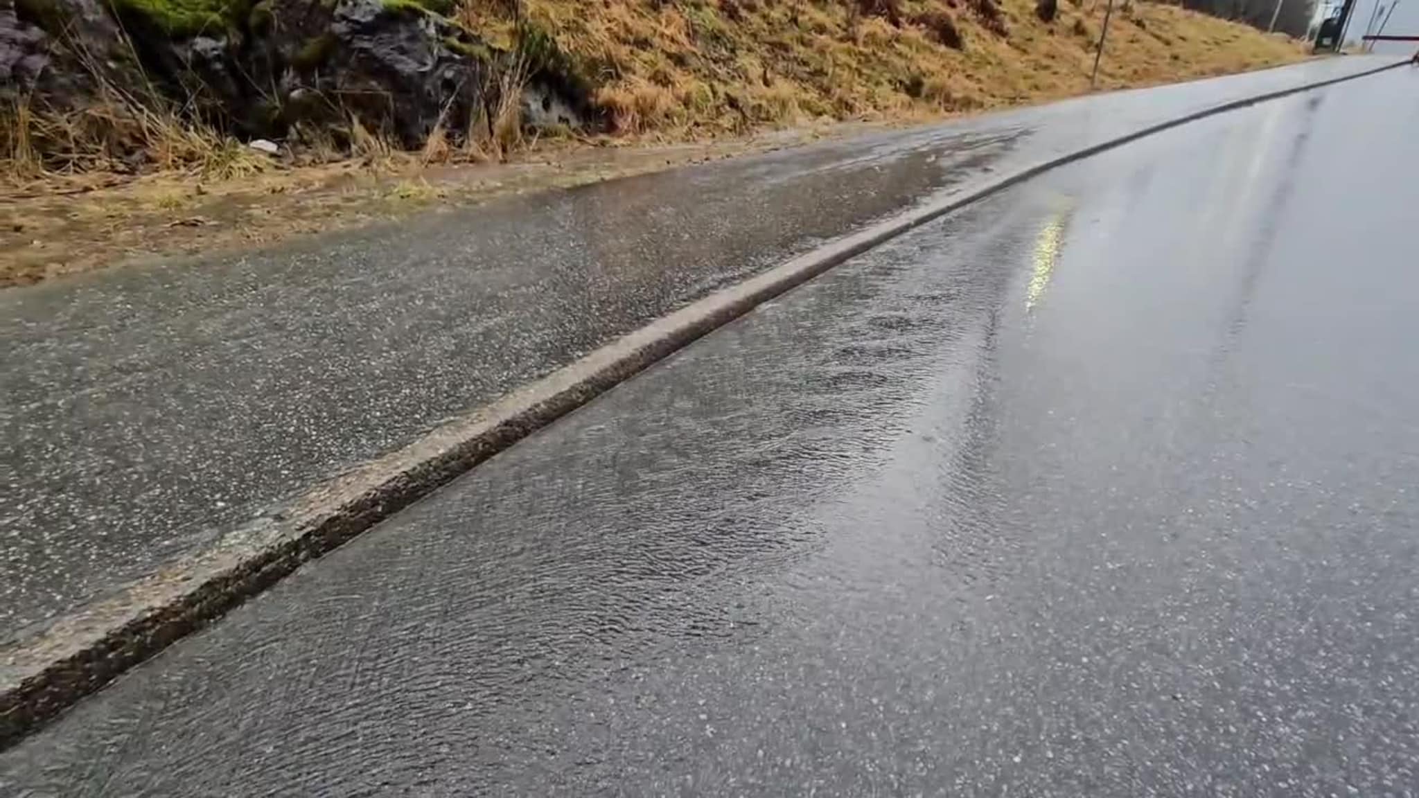 Diger vanndam stenger Gaupåsvegen