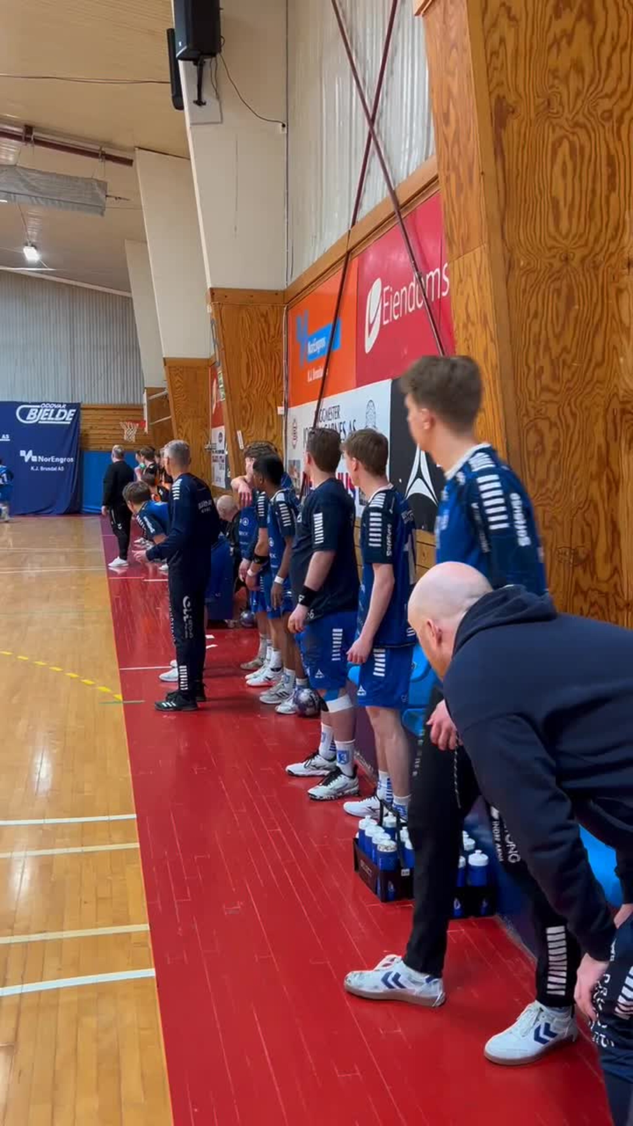 Et elektrisk hjemmepublikum løftet Bjørnarherrene til seier