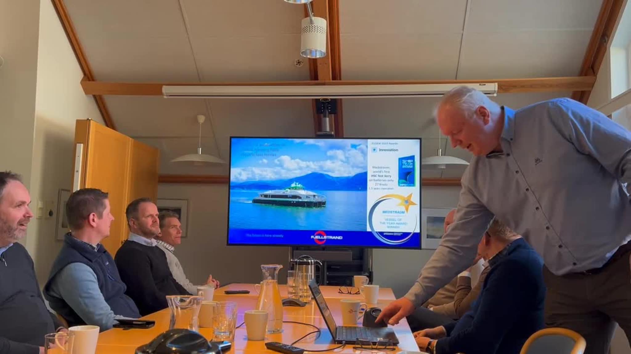 Her ser du korleis nyeferja blir