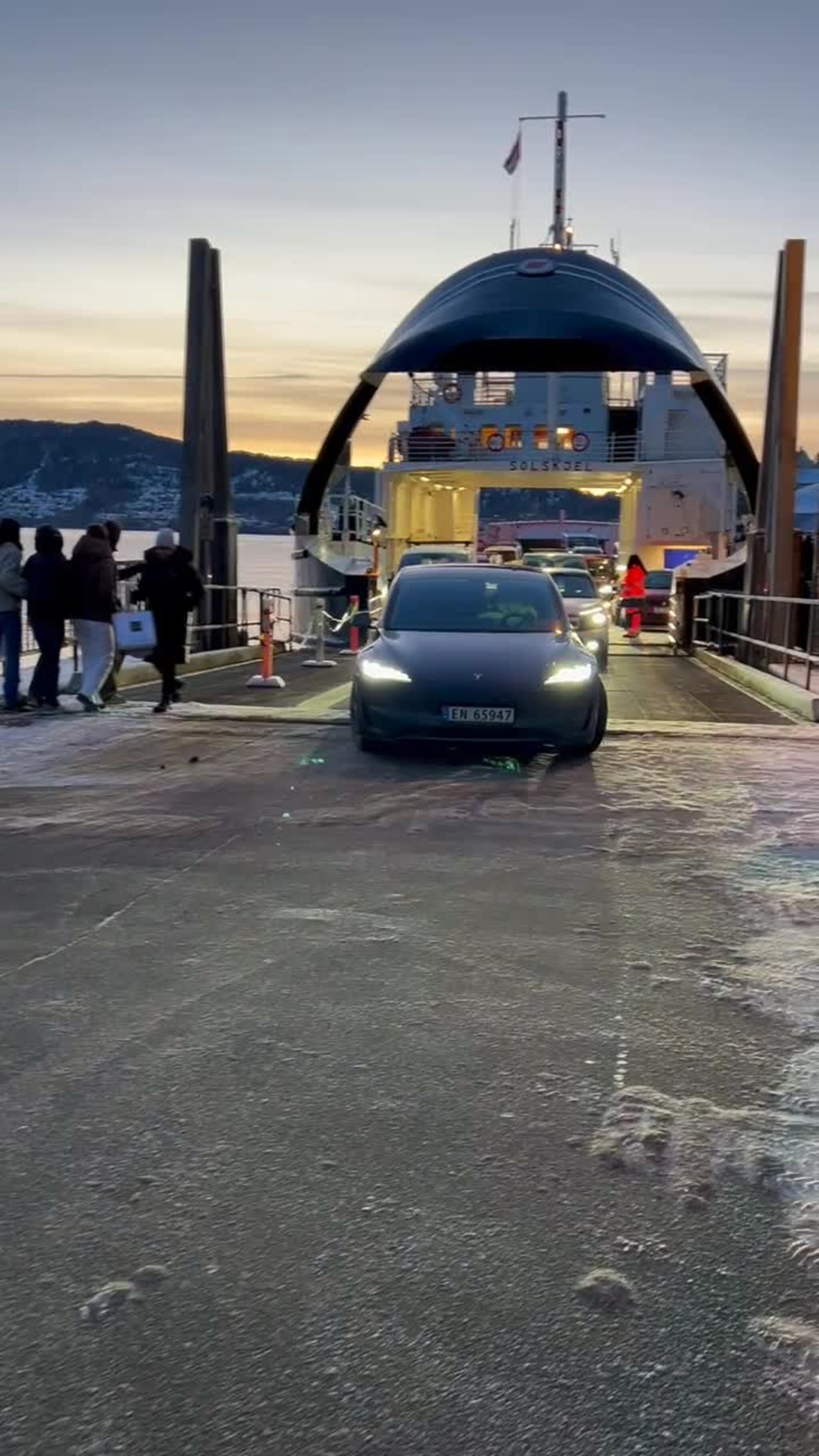 Ettermiddagsrush på MF Solskjen