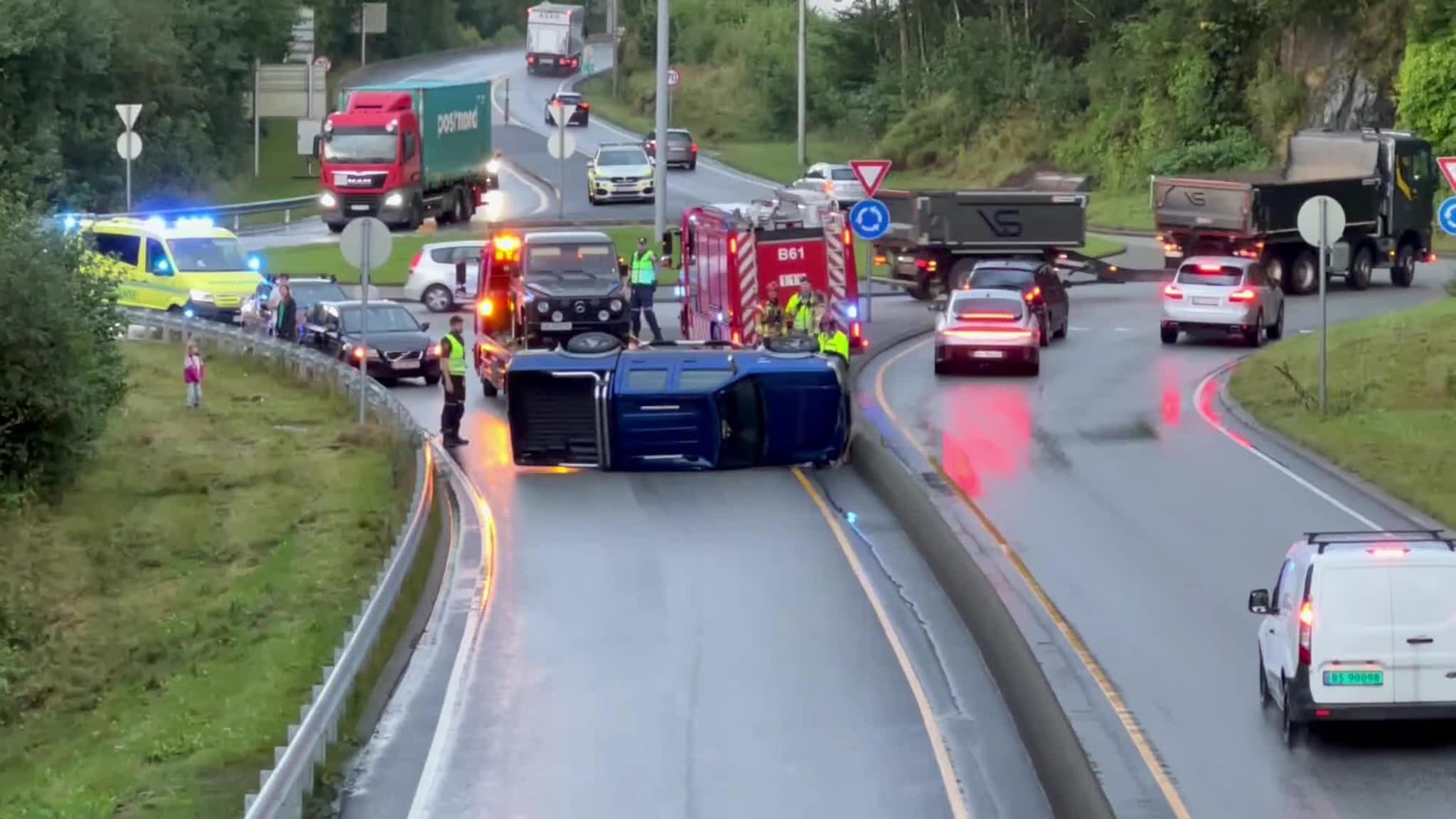 Her snur de bilen på E16