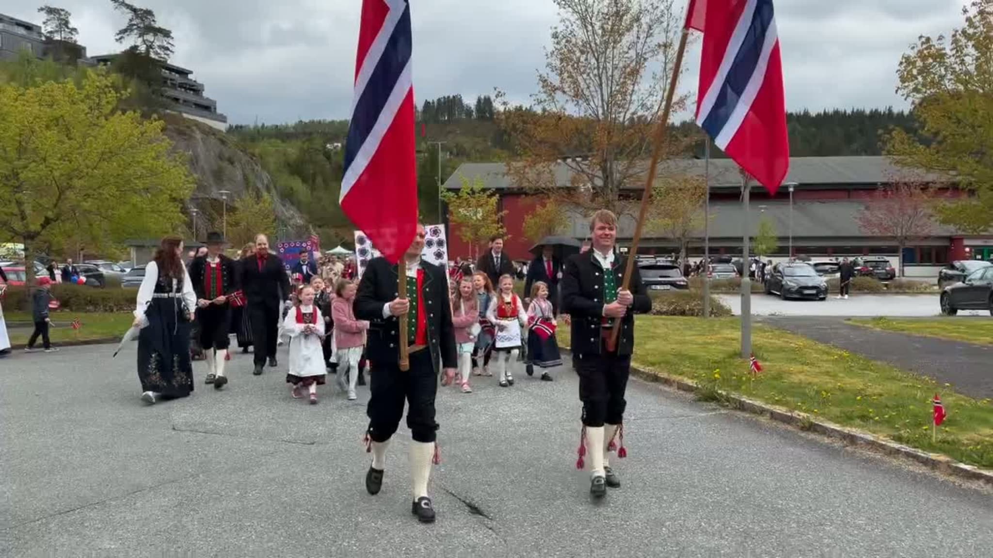 17. mai 2026: Lonevåg i finstasen