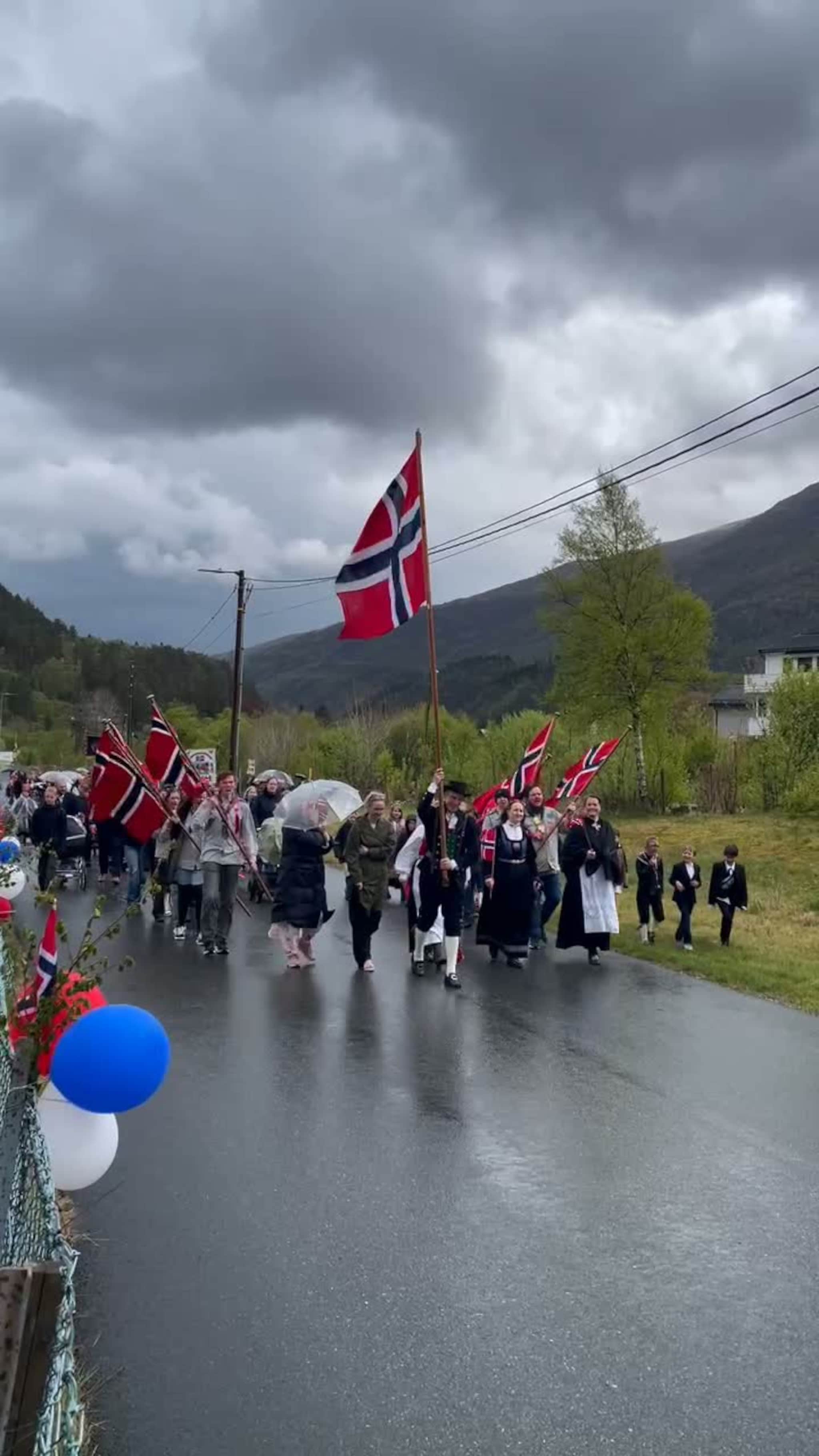 17. mai 2026: Høylytt folketog på Lone