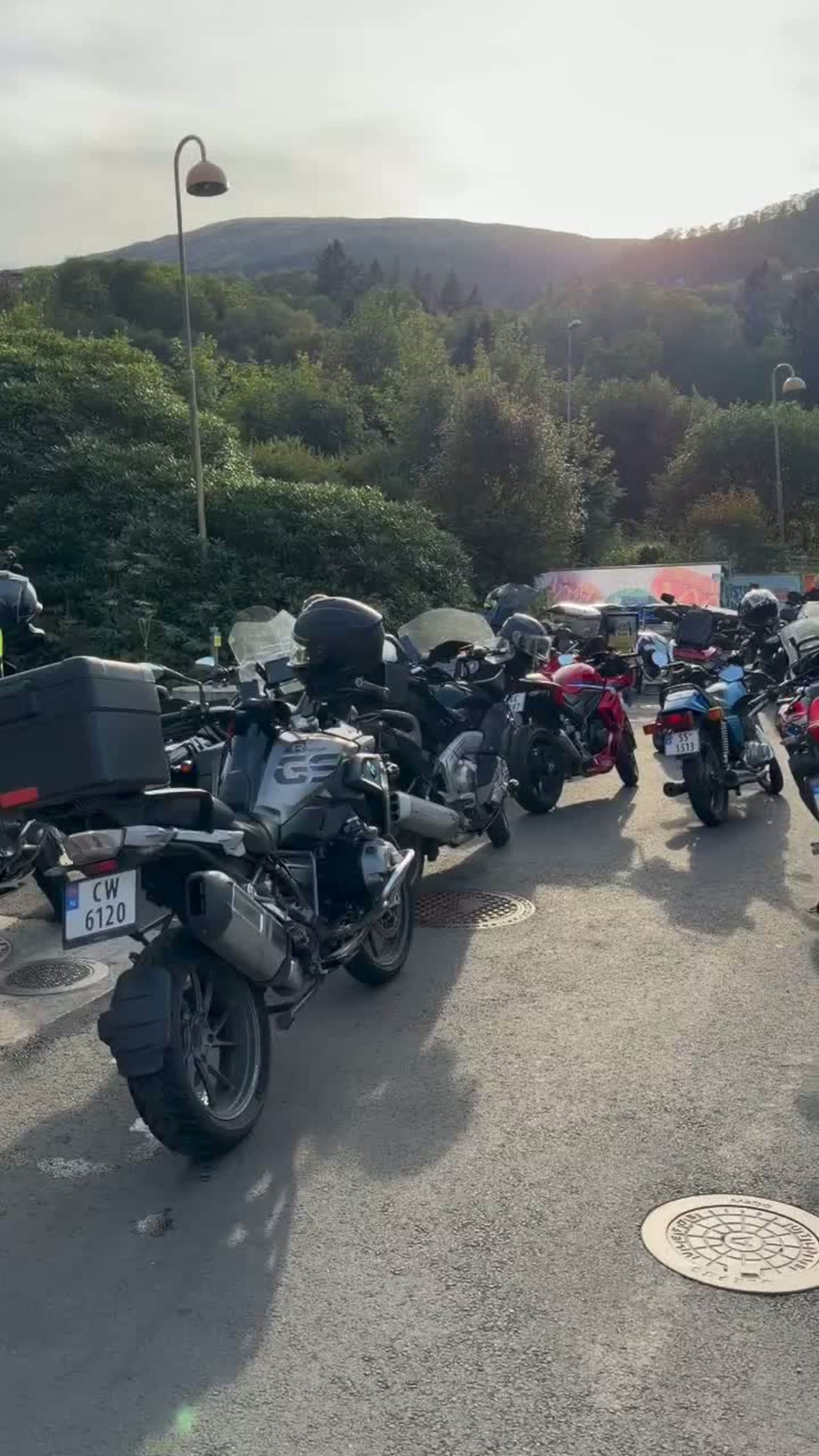 Rundt 70 deltok i minnetur rundt Osterøy