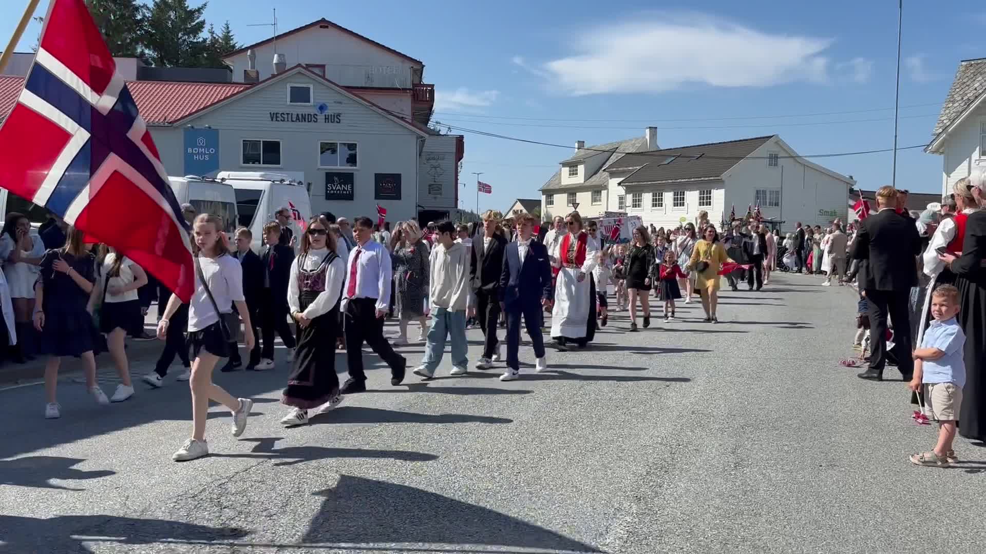 Video: Toga Frå Meling Og Gilje Kom Og Fram Til Sentrum - Bomlo-nytt.no