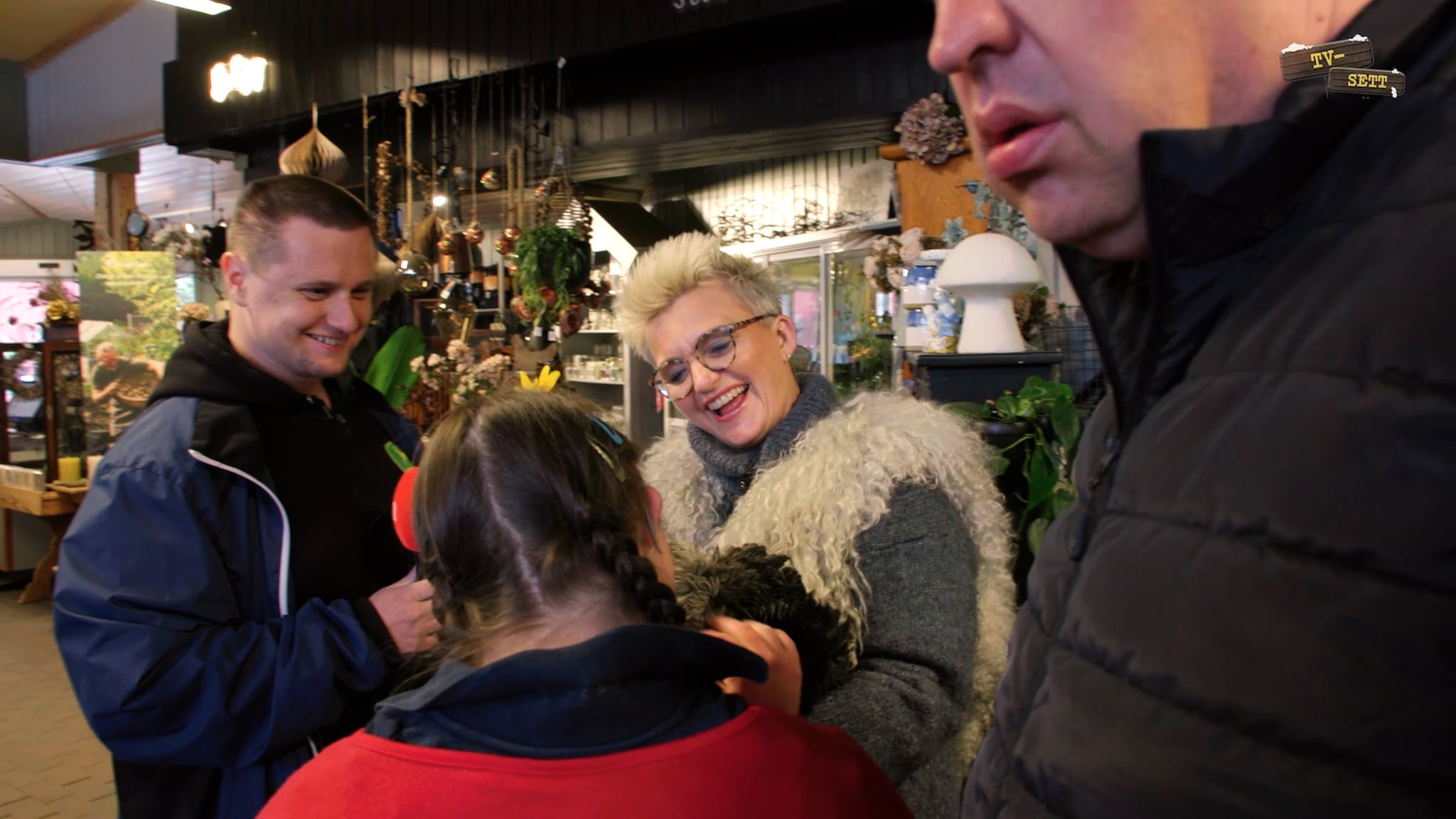 Her har de både høner, jordbær og blomster: - Jeg vil kalle høna for grillkull
