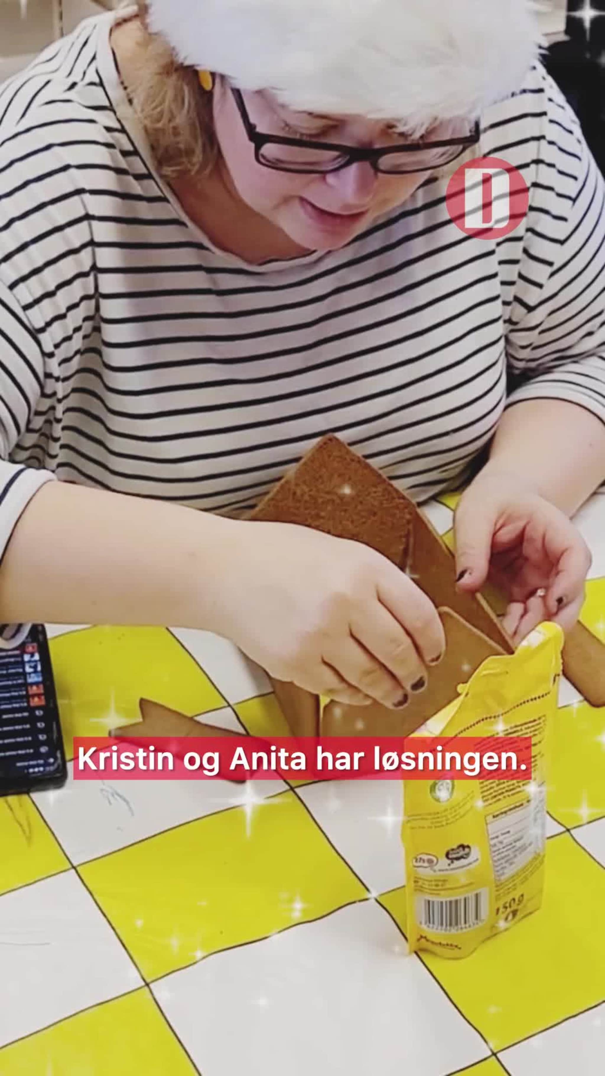 Anita og Kristin bygger pepperkakehus til årets pepperkakelandsby.