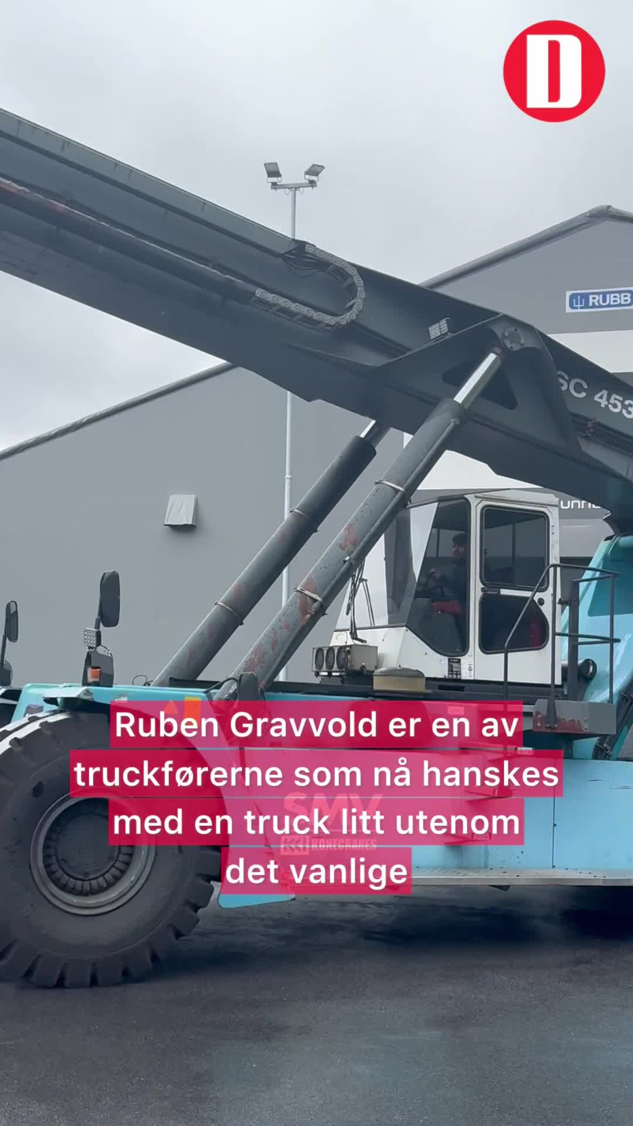 Den svære doningen er kommet til Sunndal havneterminal - og skal håndtere konteinere på opp til 40 tonn som kommer sjøveien.