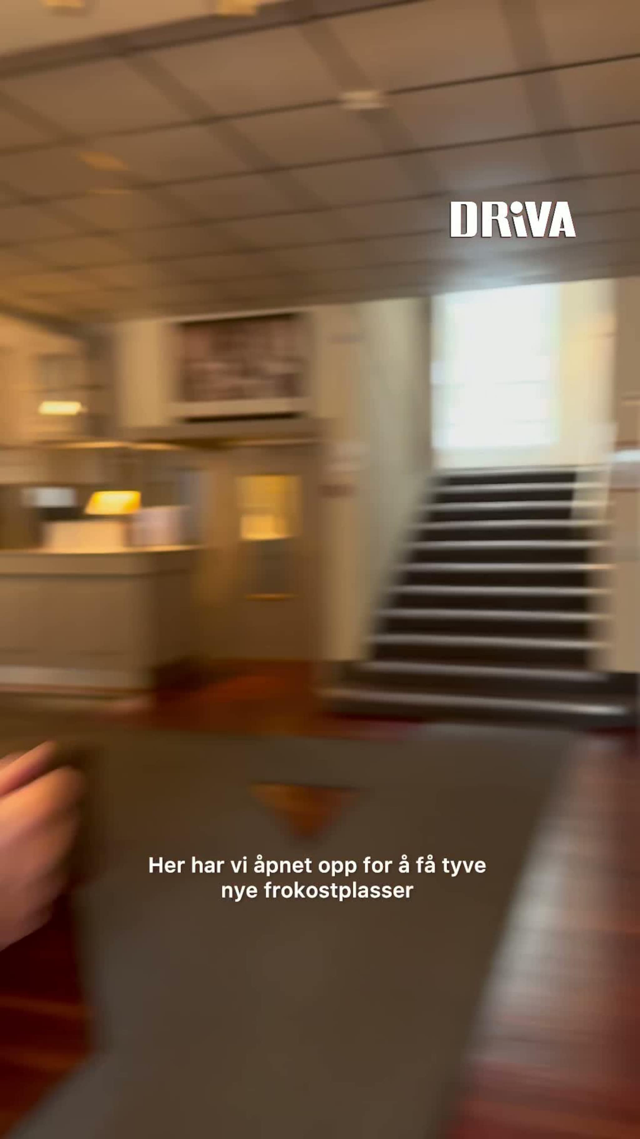 - Det går bra med hotellet, sier Tollak Skogland
