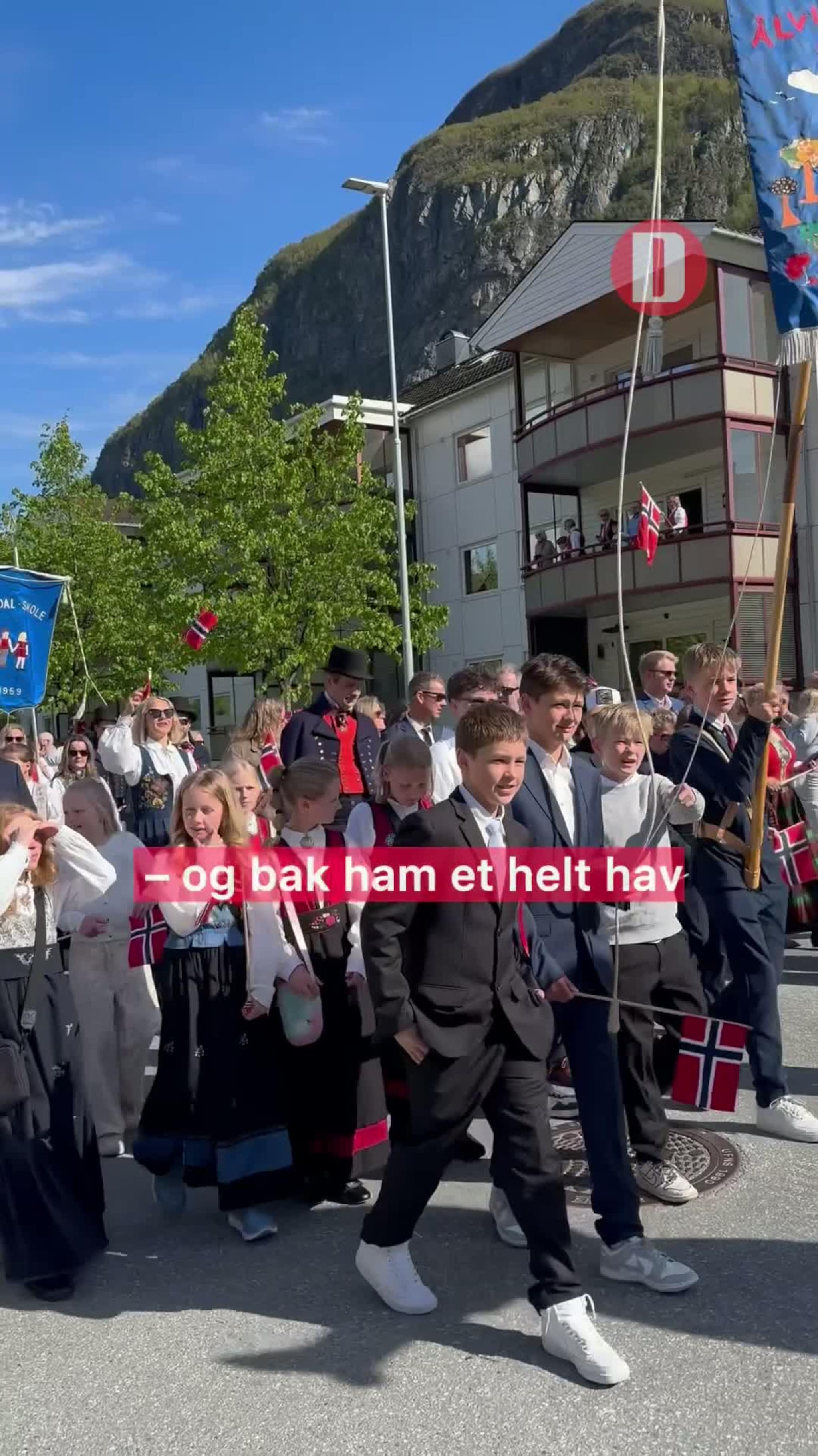 Bjørnis, flagg og folkefest – årets tog på Sunndalsøra leverte 