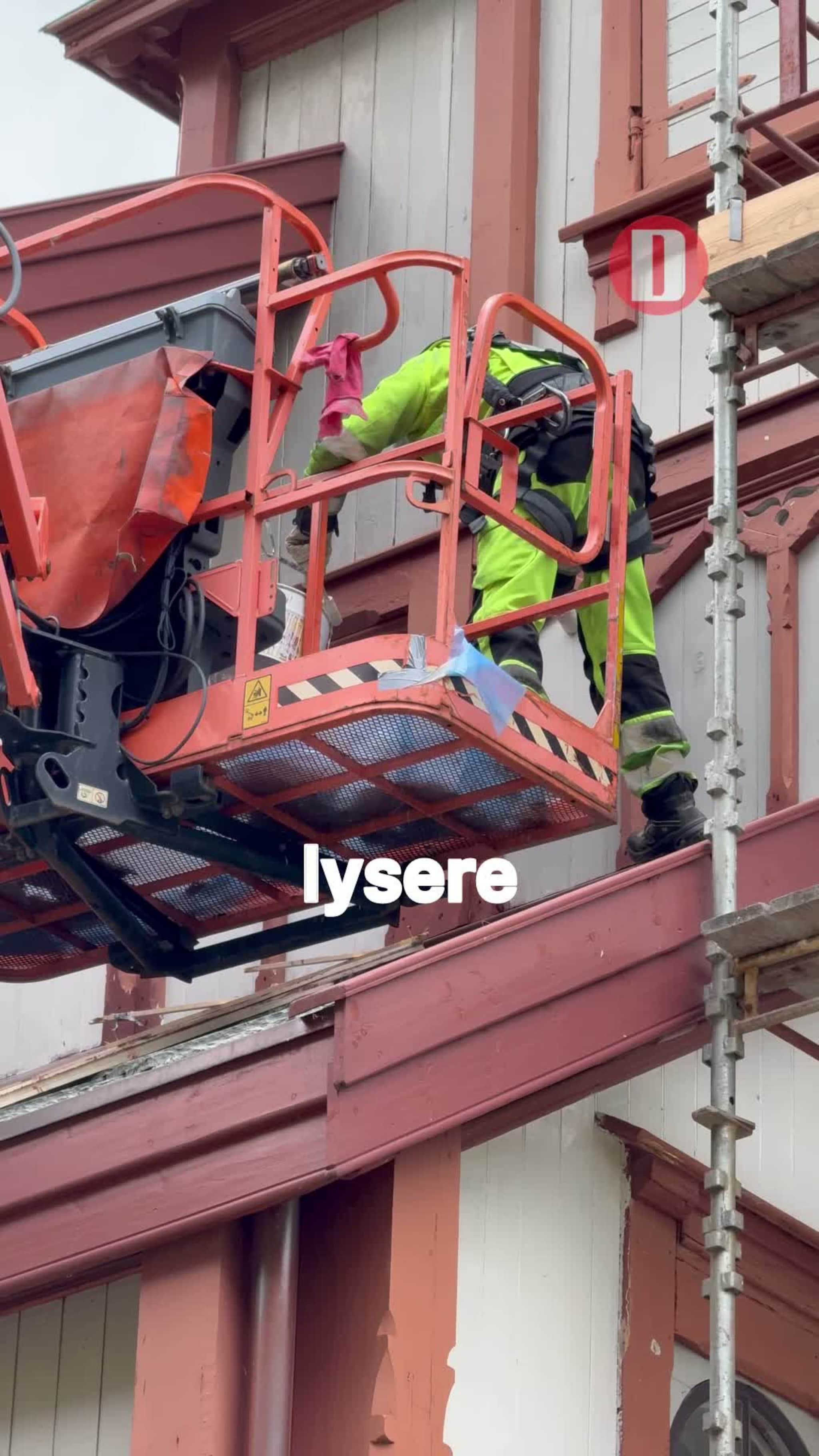 Nå males Hov  kirke lysere
