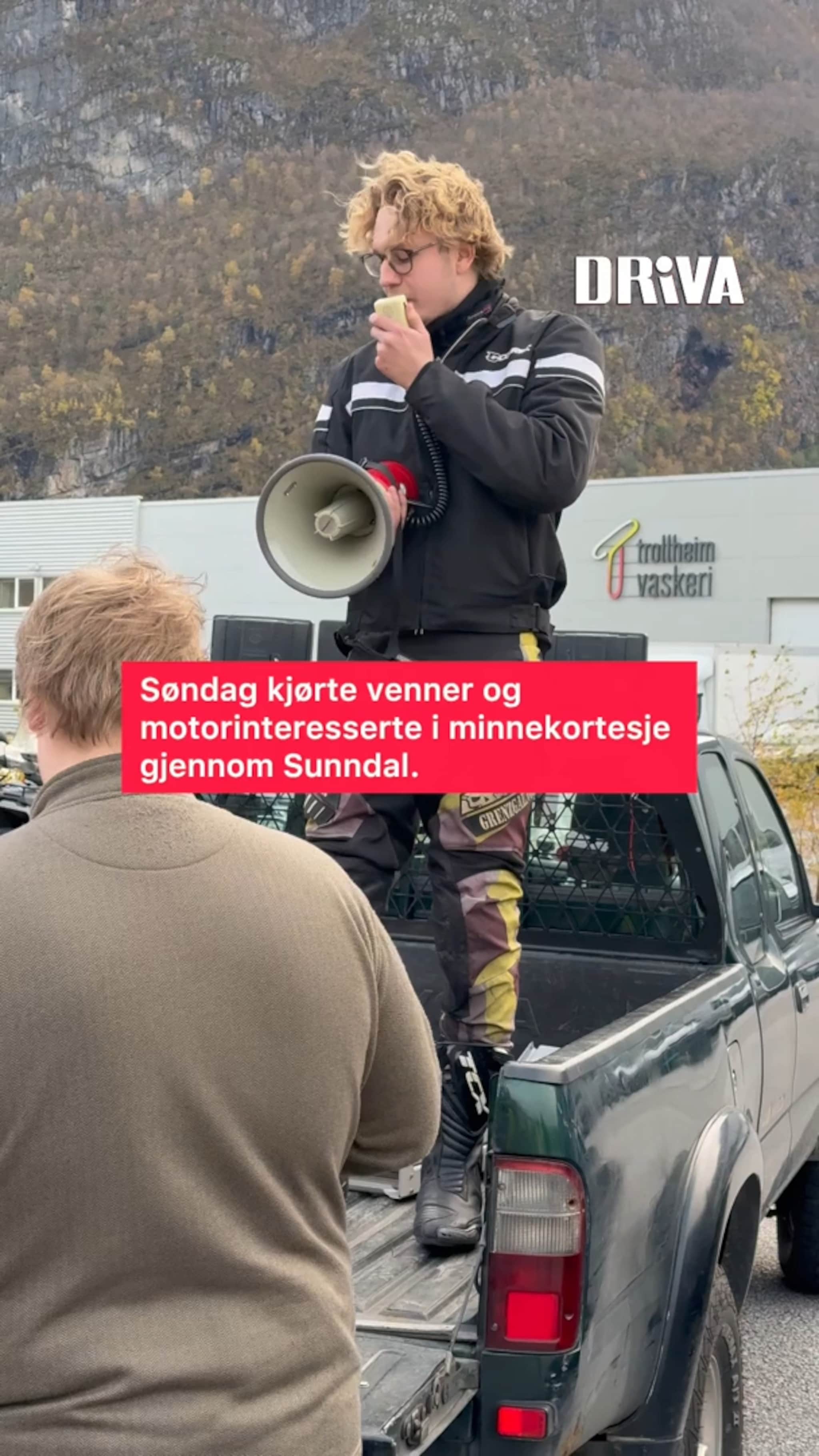 Søndag kjørte venner og motorinteresserte i minnekortesje gjennom Sunndal.