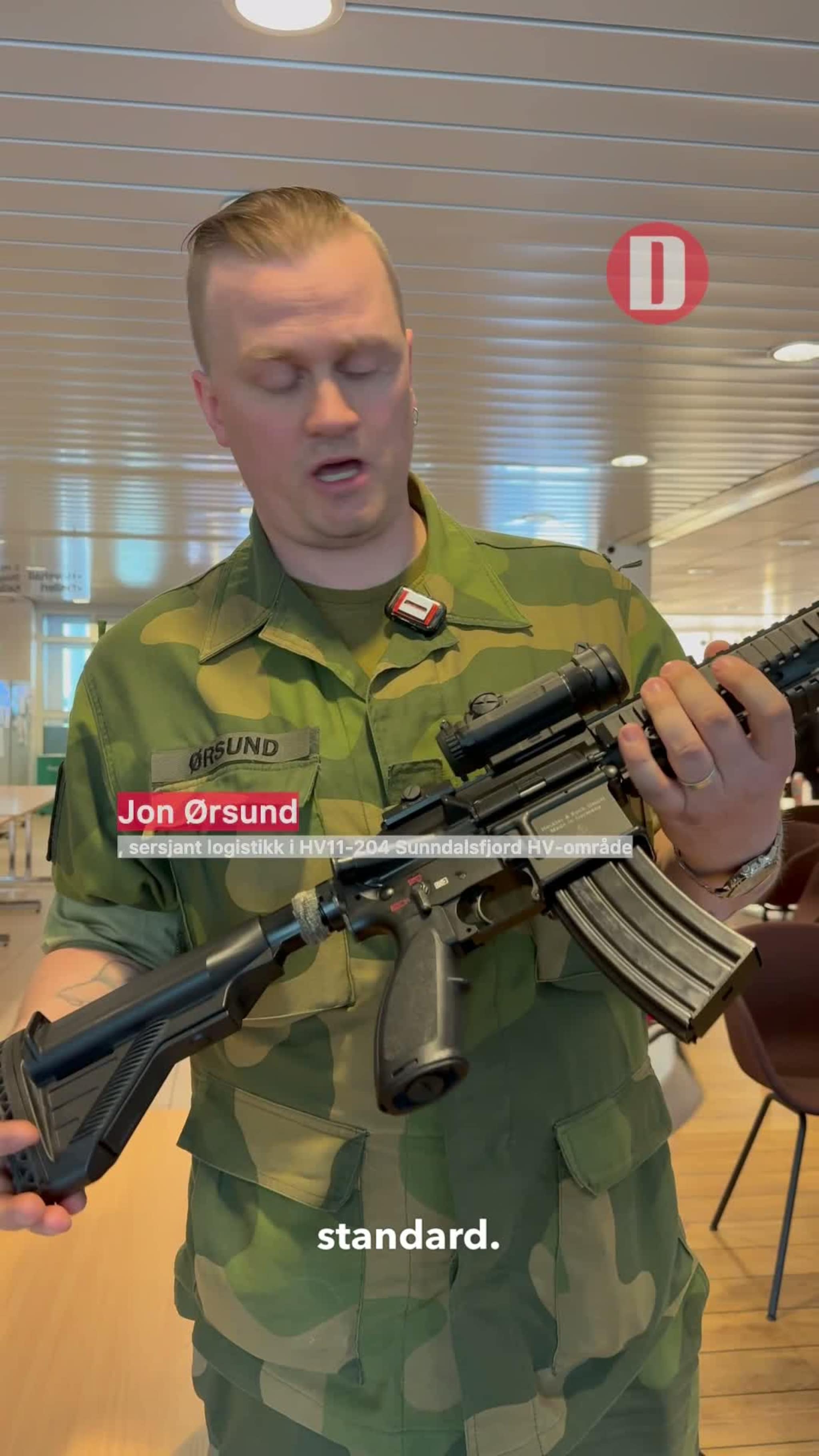 Jon viste fram utstyr fra Heimevernet