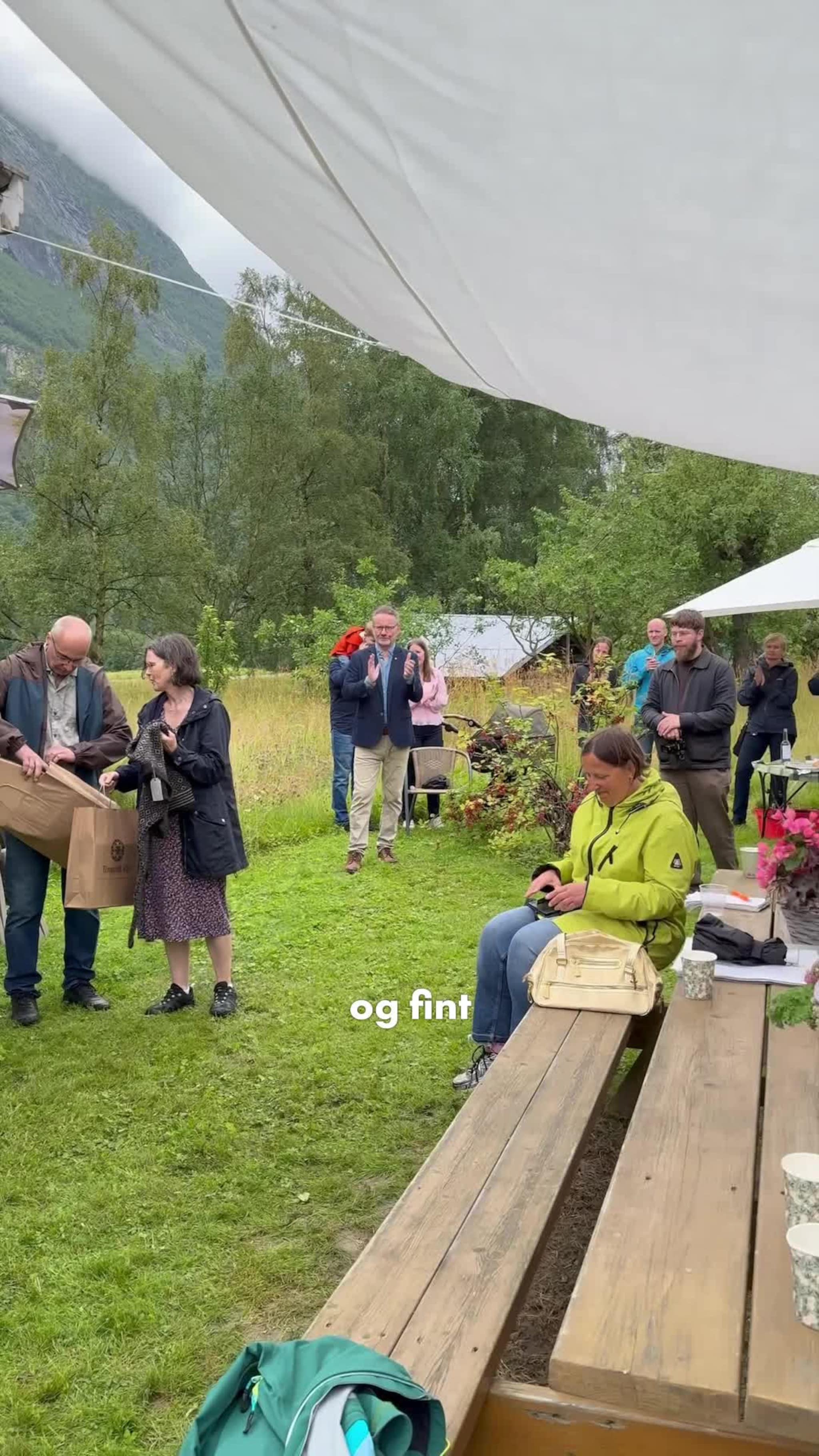Rita og Knut Flatvad på Østigard Flatvad mottok Den nasjonale Kulturlandskapsprisen for 2025.