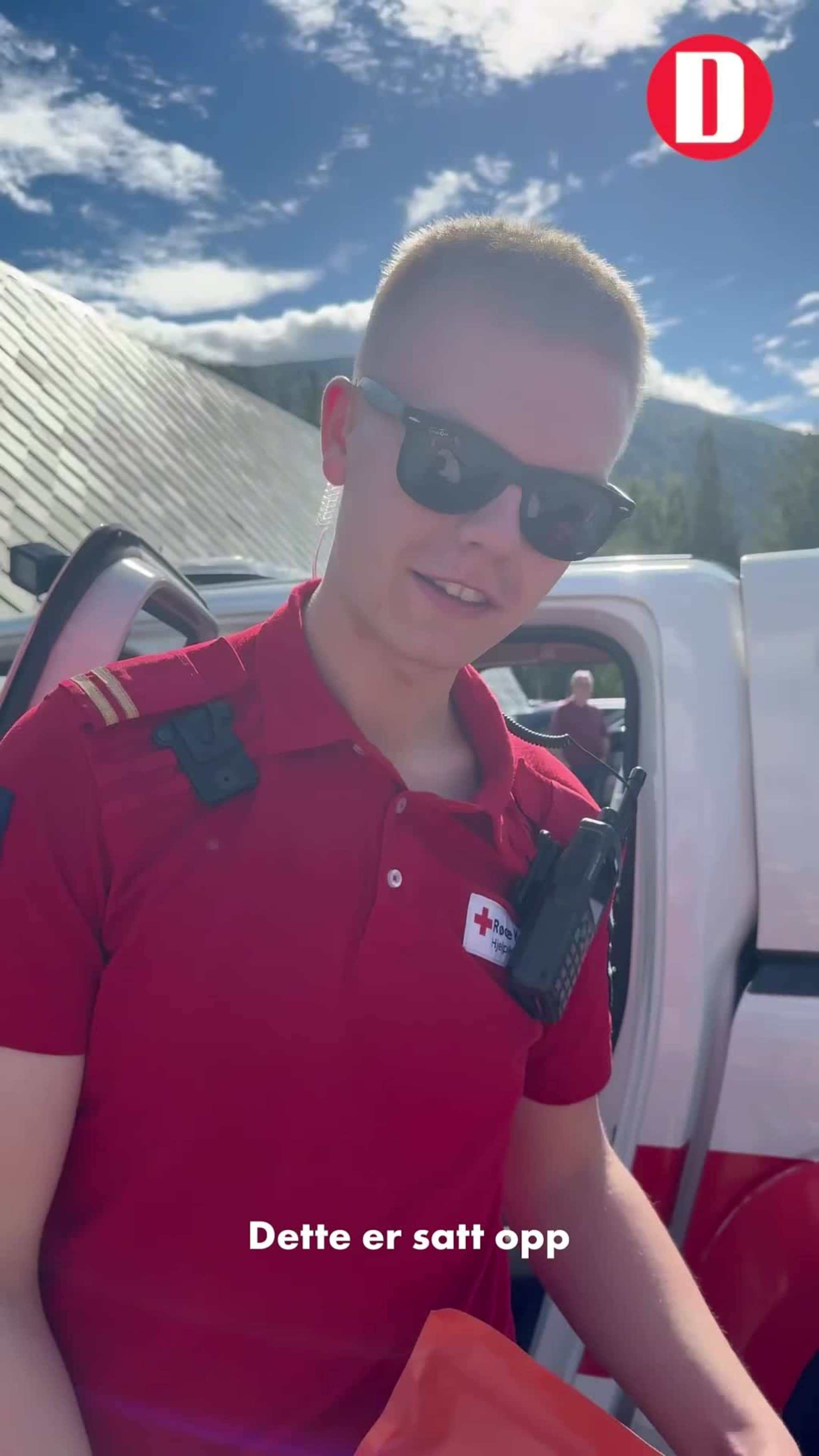Røde Kors Hjelpekorps var til stede under Gjøra familiedag med en utstyrsutstilling.