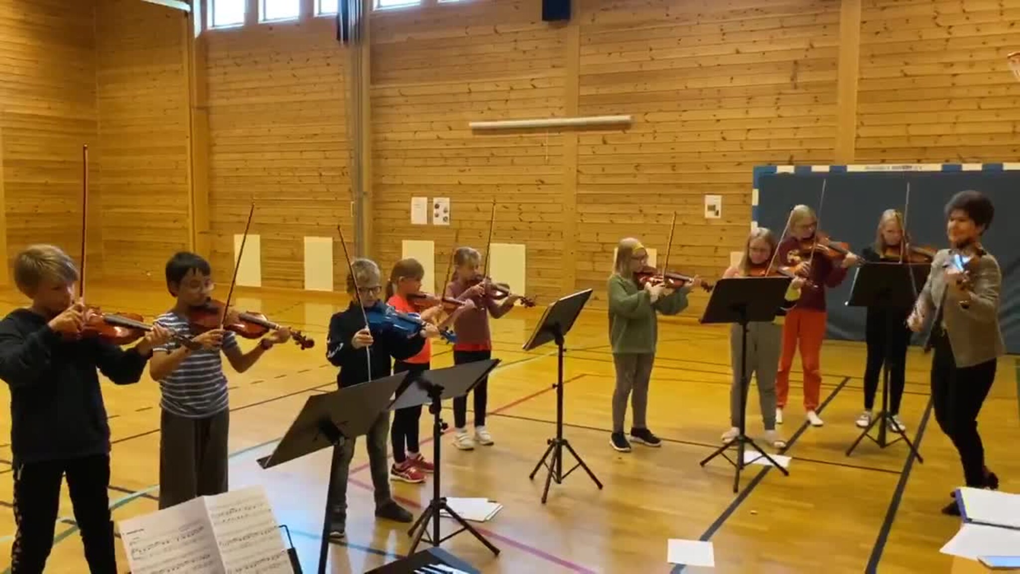 Fele Kjølsdalen Montessoriskule.mov