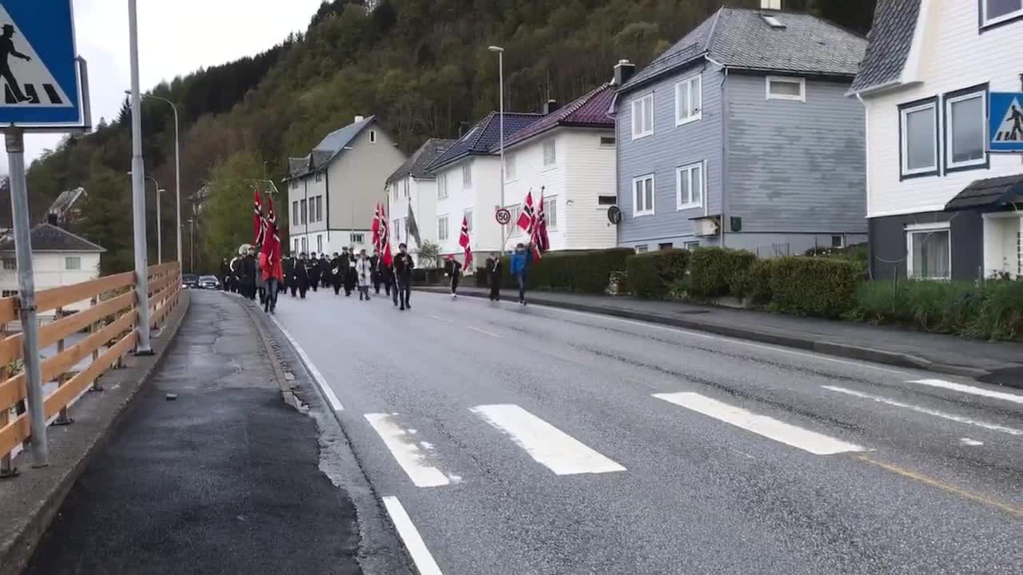 Morgenprosesjon i Måløy.mp4