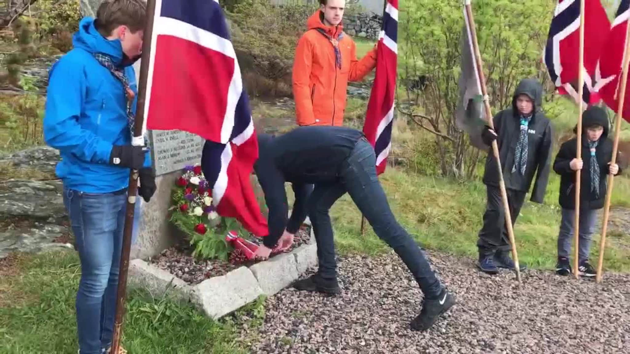 Kransenedlegging i Måløy.mp4