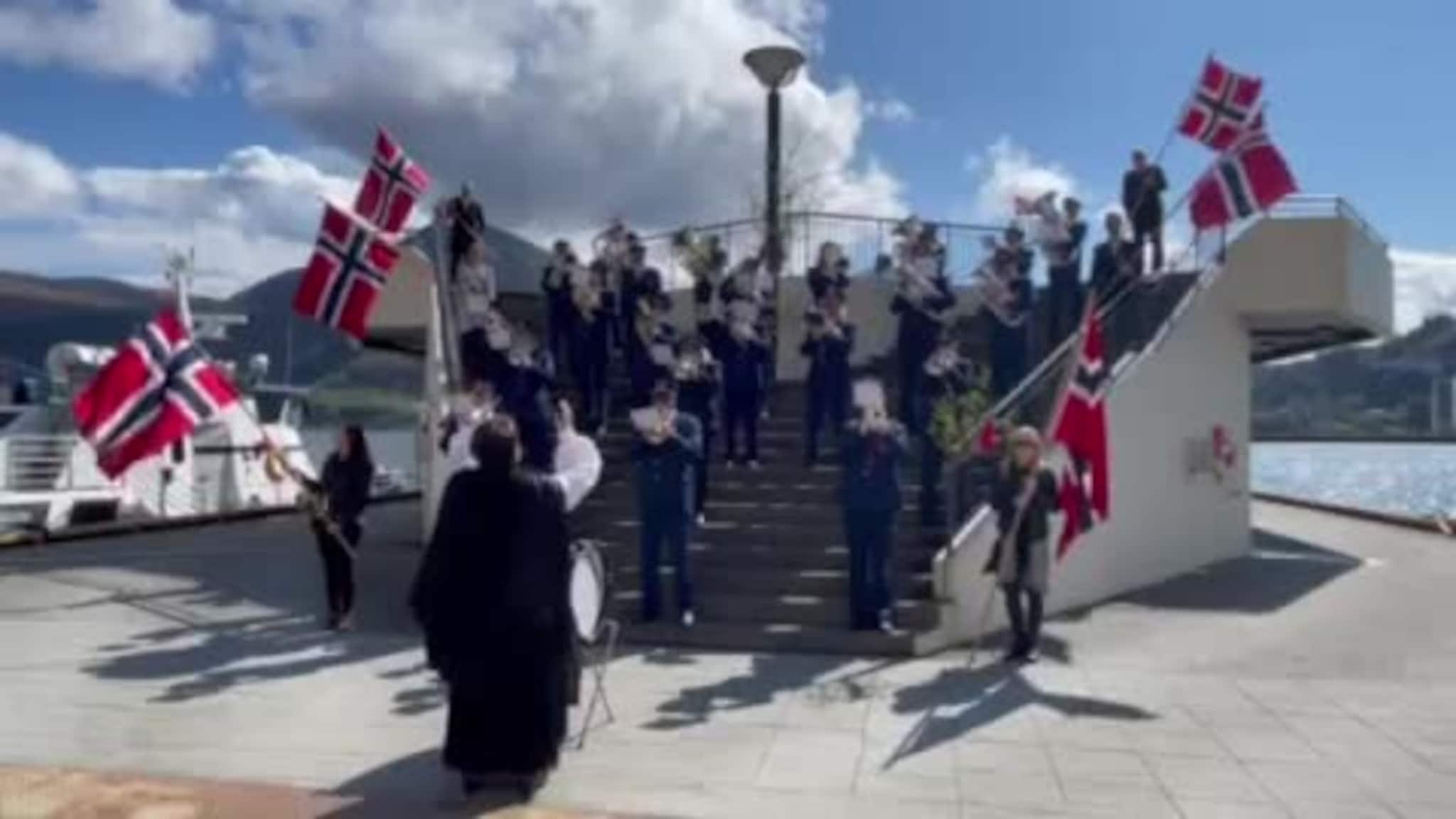 Torskangerpoll 17 mai.mov