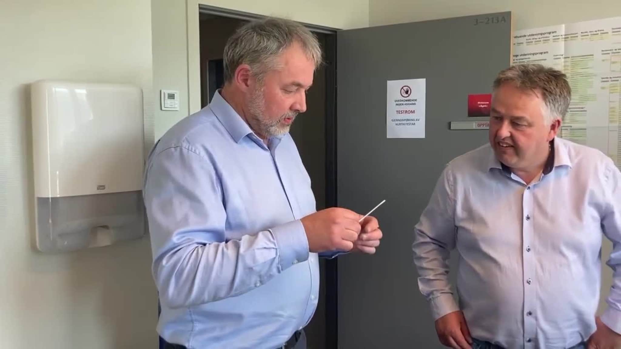 Avdelingslederen tar hurtigtest.mp4